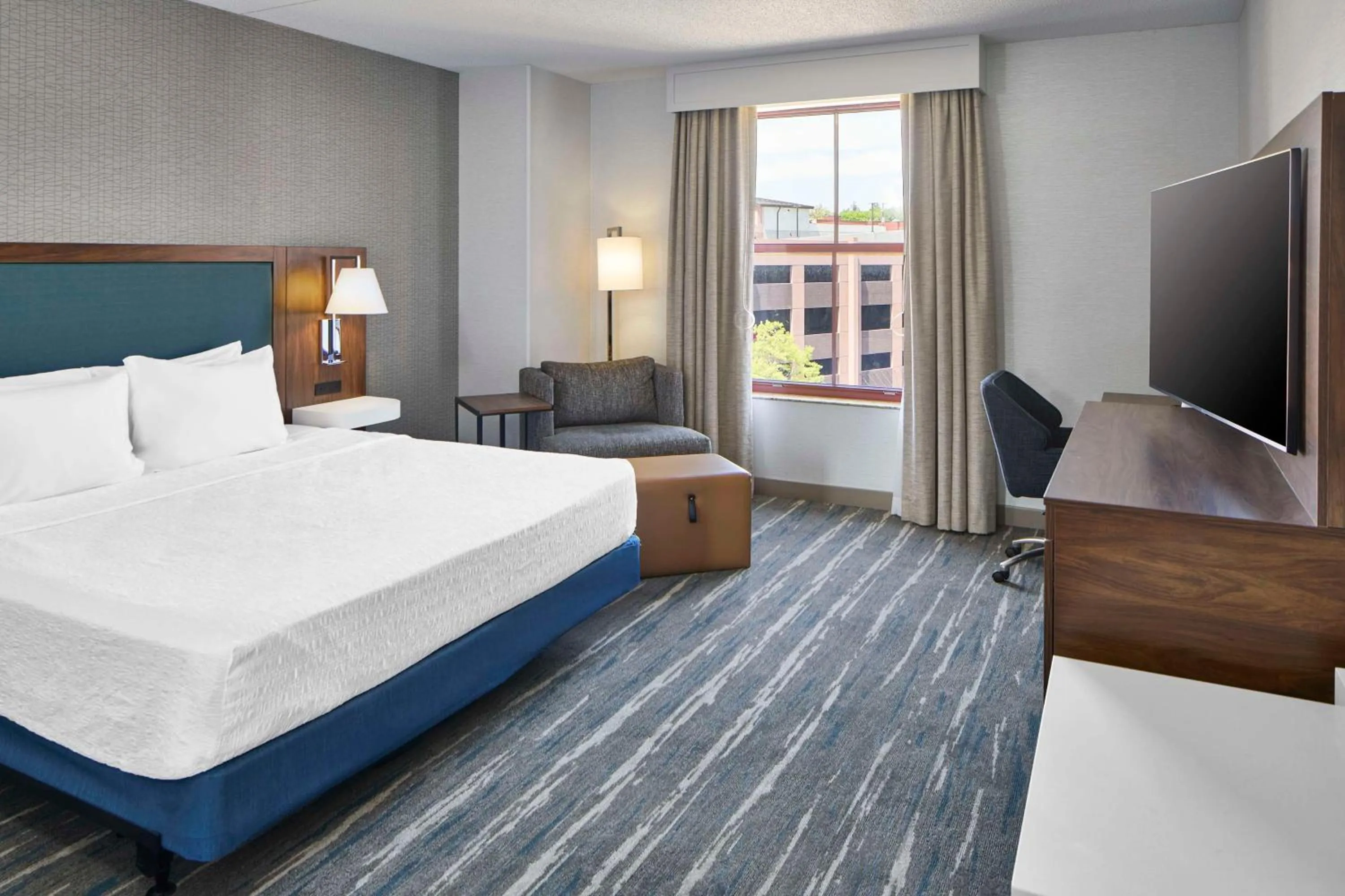 Bed in Hampton Inn & Suites Saratoga Springs Downtown