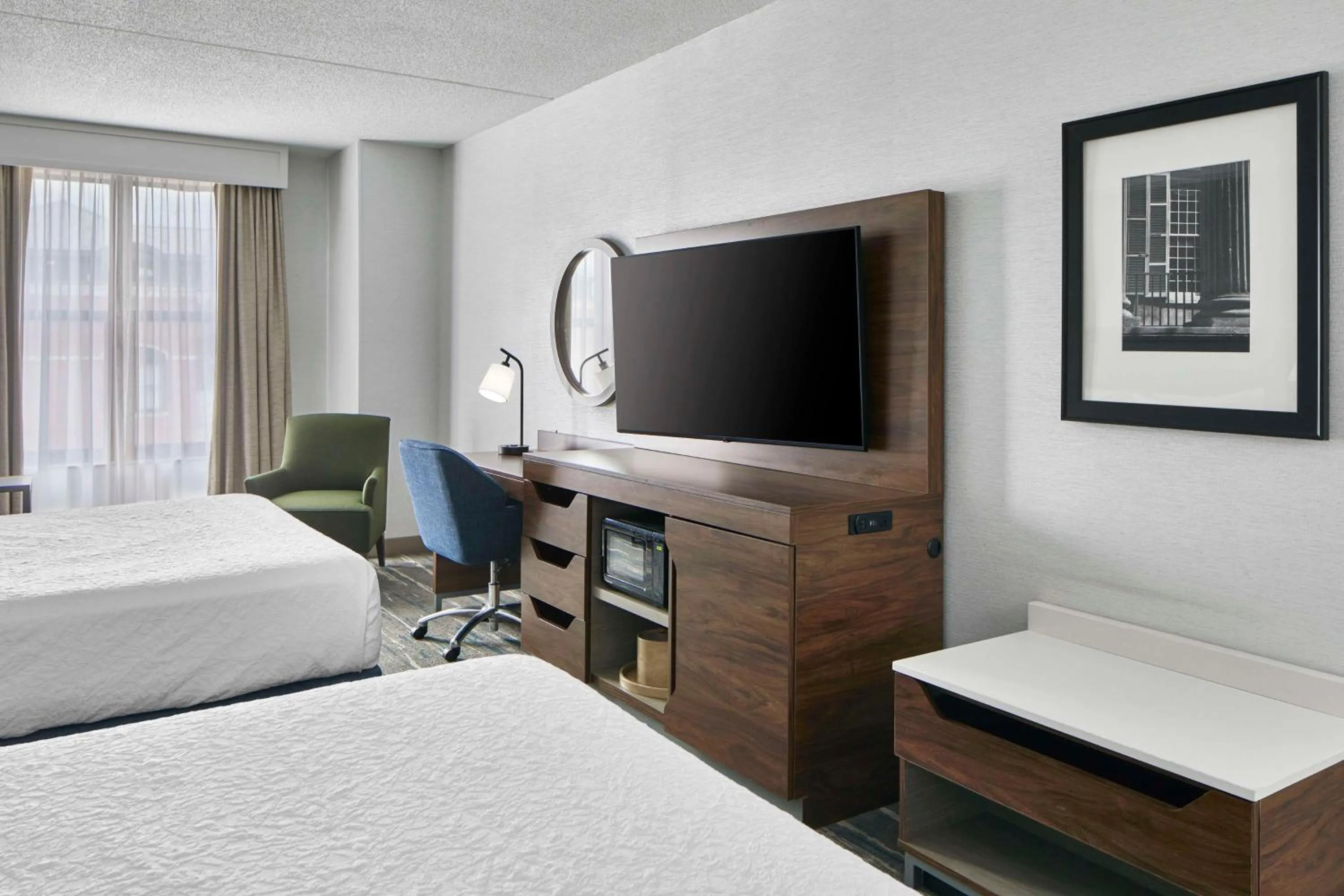 Bed in Hampton Inn & Suites Saratoga Springs Downtown