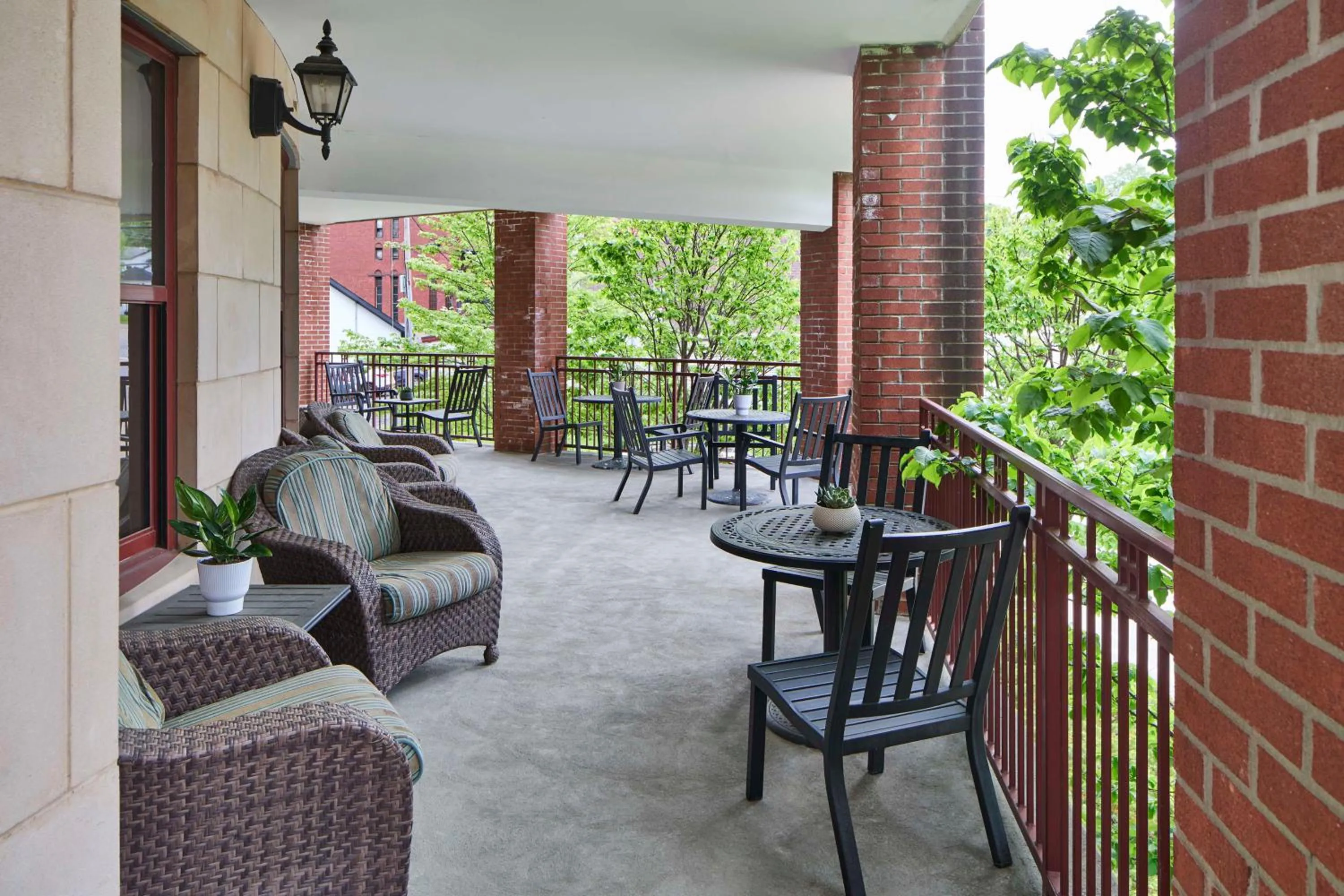 Patio in Hampton Inn & Suites Saratoga Springs Downtown
