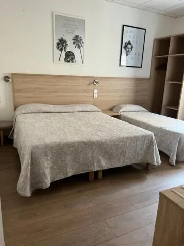 Property building, Bed in Hotel Lutetia