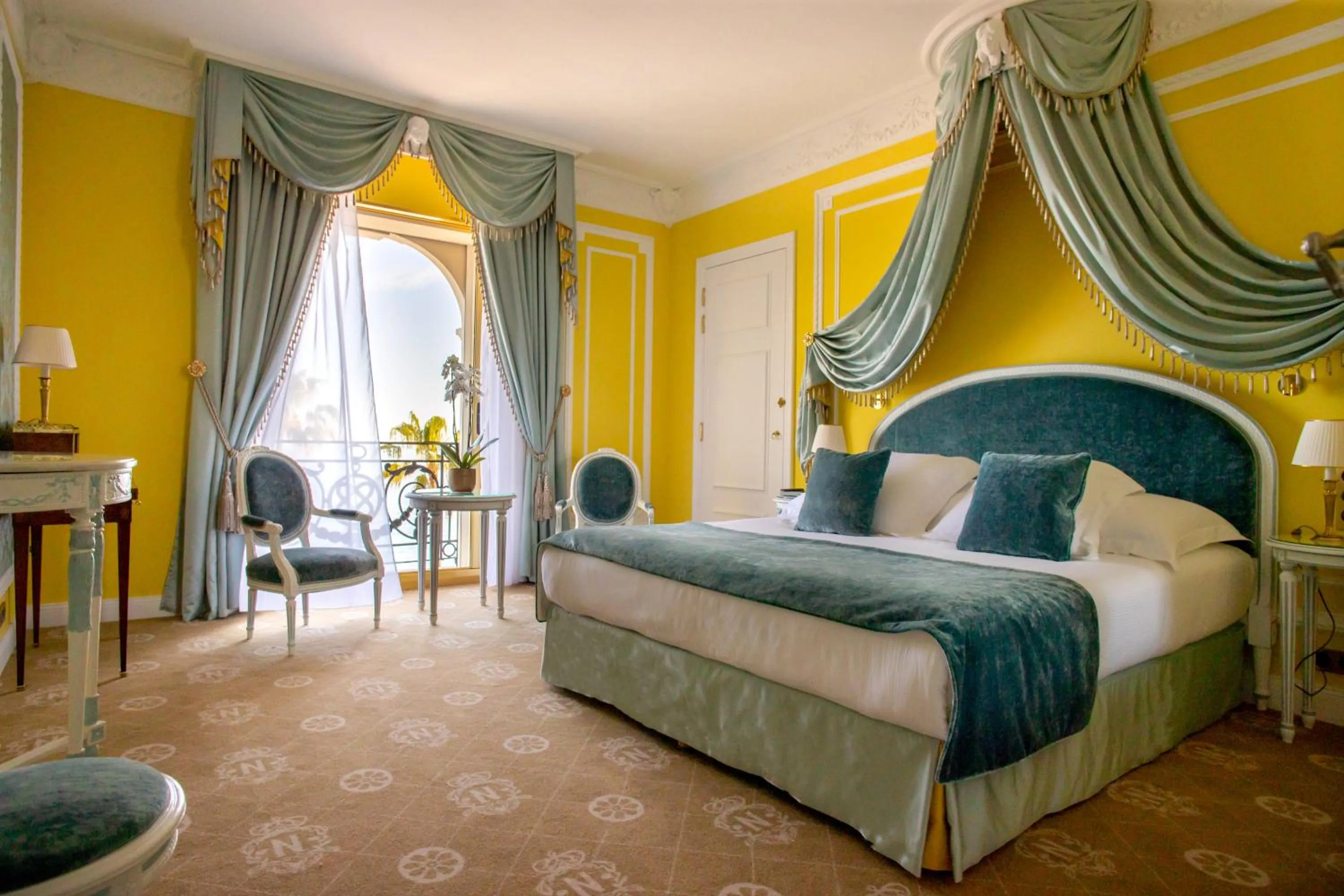 Photo of the whole room, Bed in Hotel Le Negresco