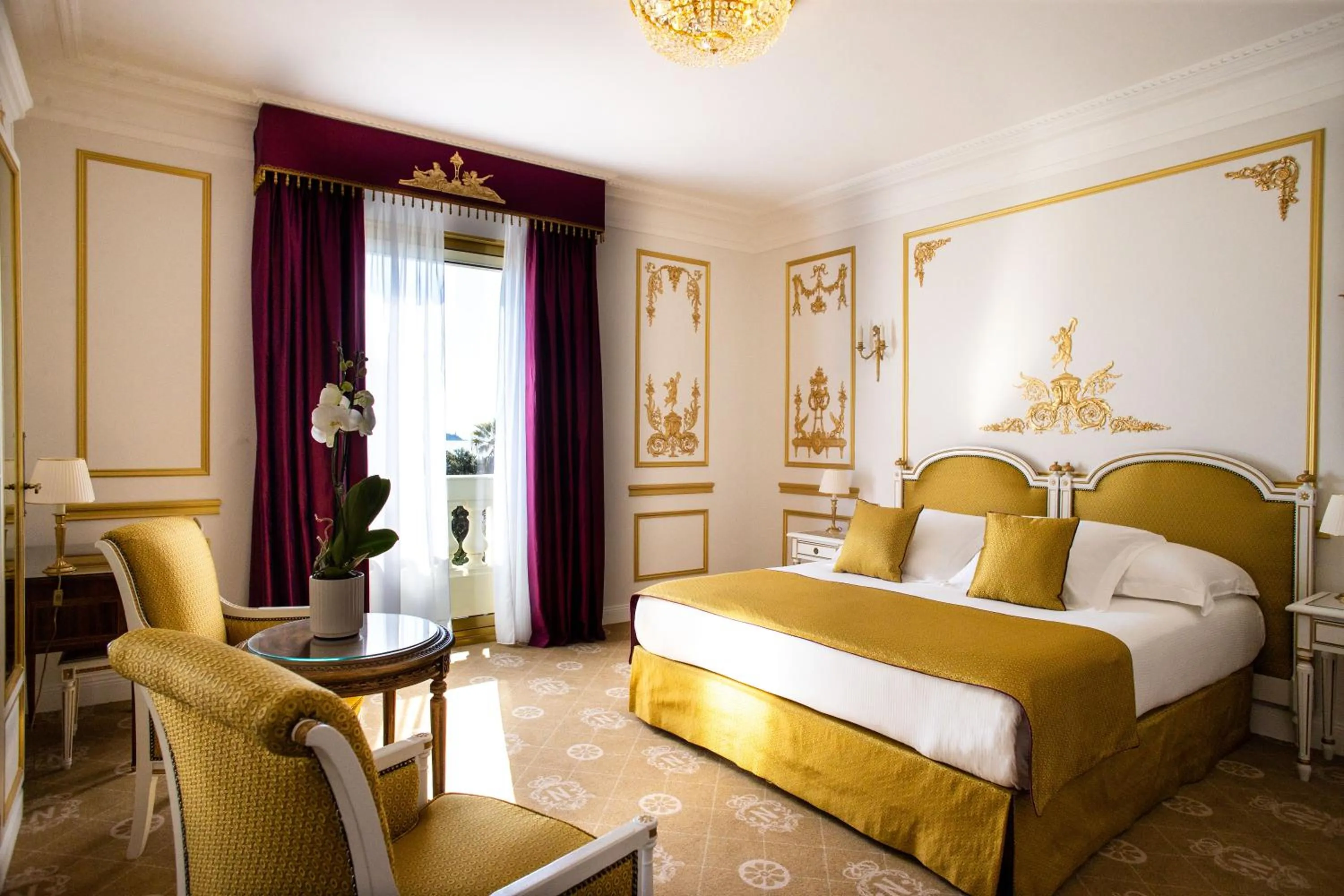 Photo of the whole room, Bed in Hotel Le Negresco