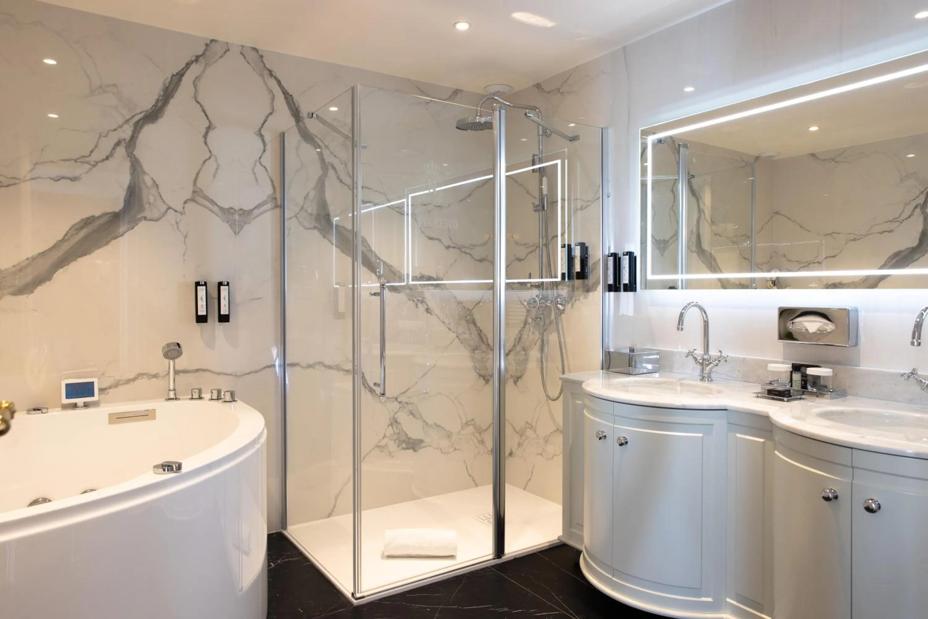 Shower in Hotel Le Negresco