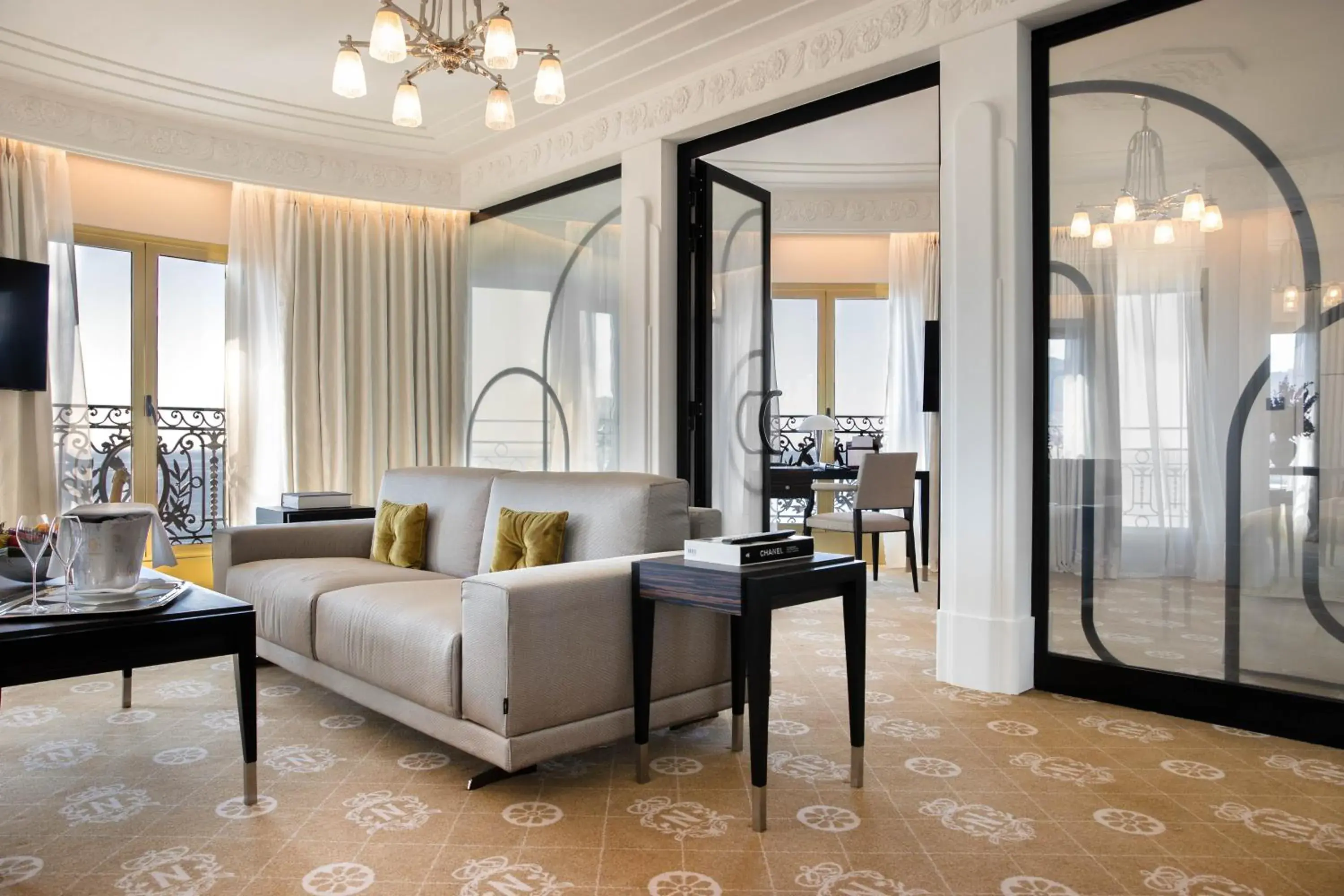 Suite des Anges with Sea View - Free Parking in Hotel Le Negresco Suite des Anges with Sea View - Free Parking in Hotel Le Negresco