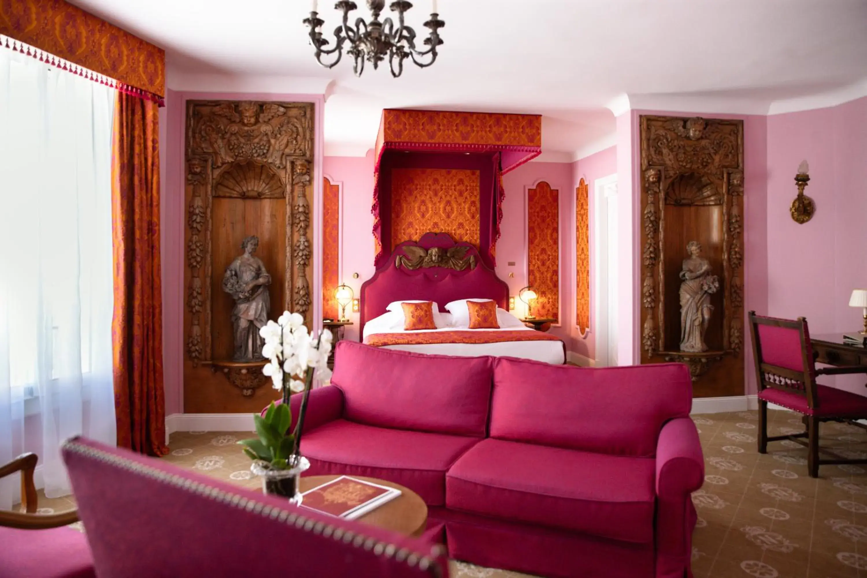 Deluxe Family Room in Hotel Le Negresco Deluxe Family Room in Hotel Le Negresco