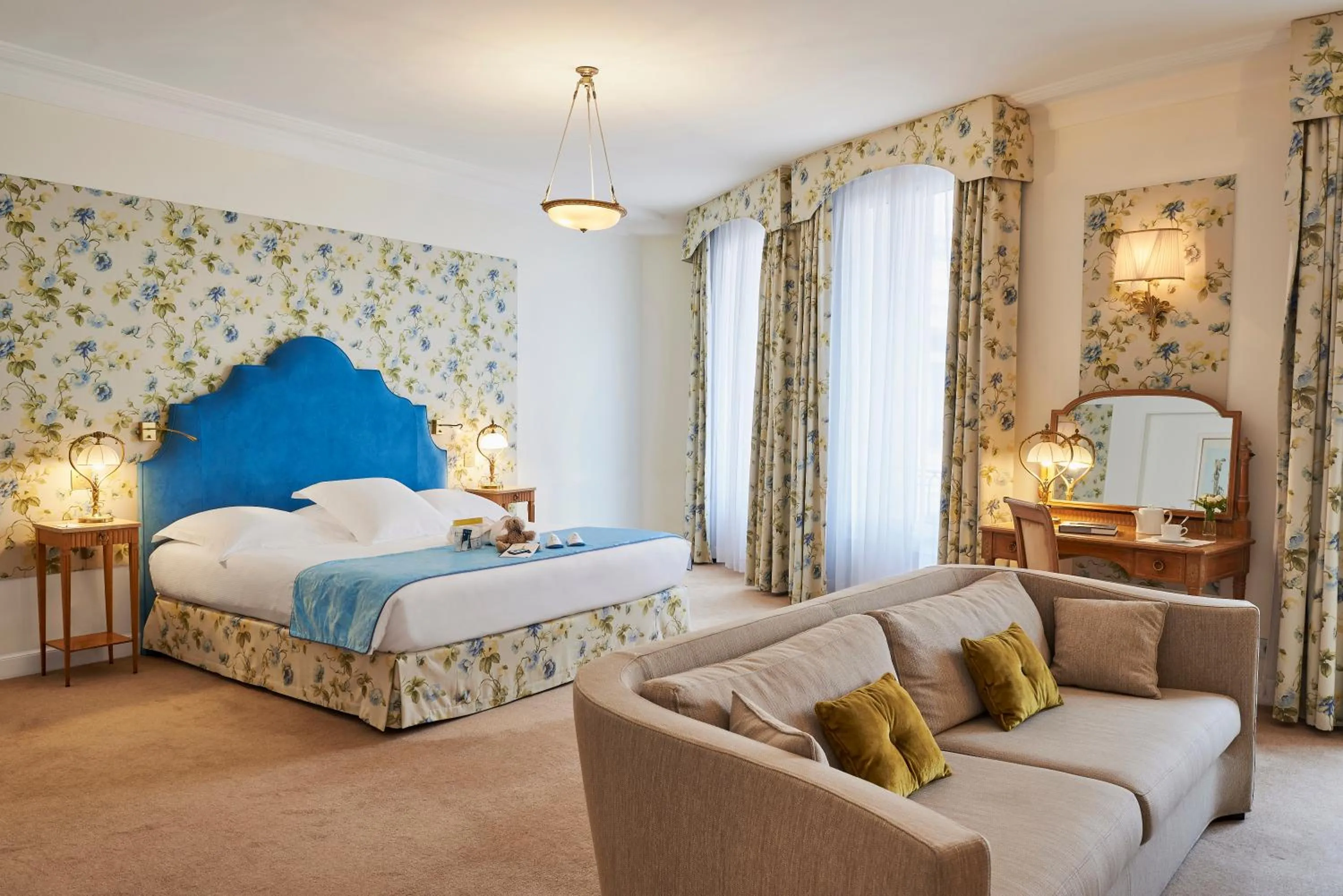 Bed in Hotel Le Negresco