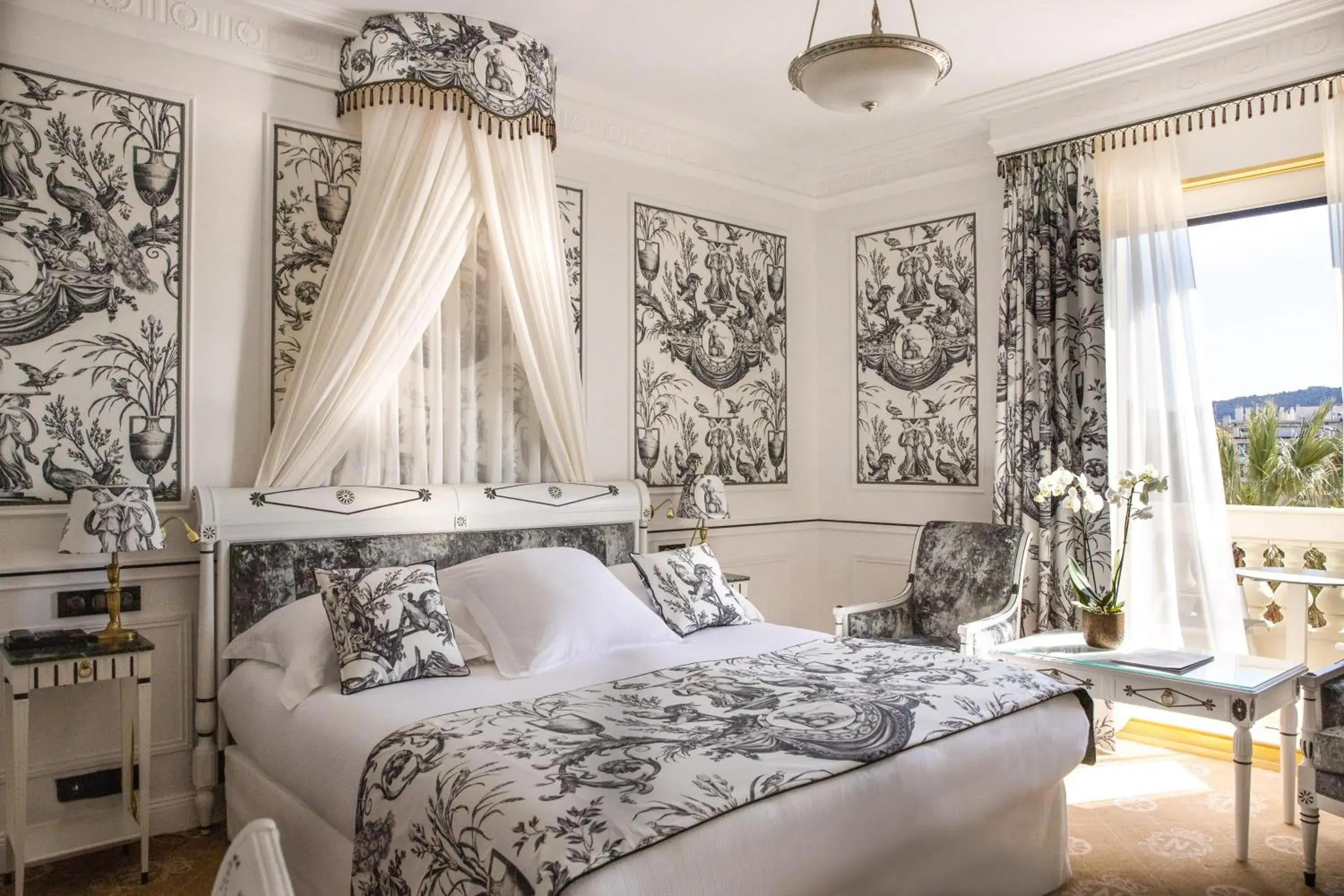 Double Exclusive room with garden and partial sea view in Hotel Le Negresco Double Exclusive room with garden and partial sea view in Hotel Le Negresco