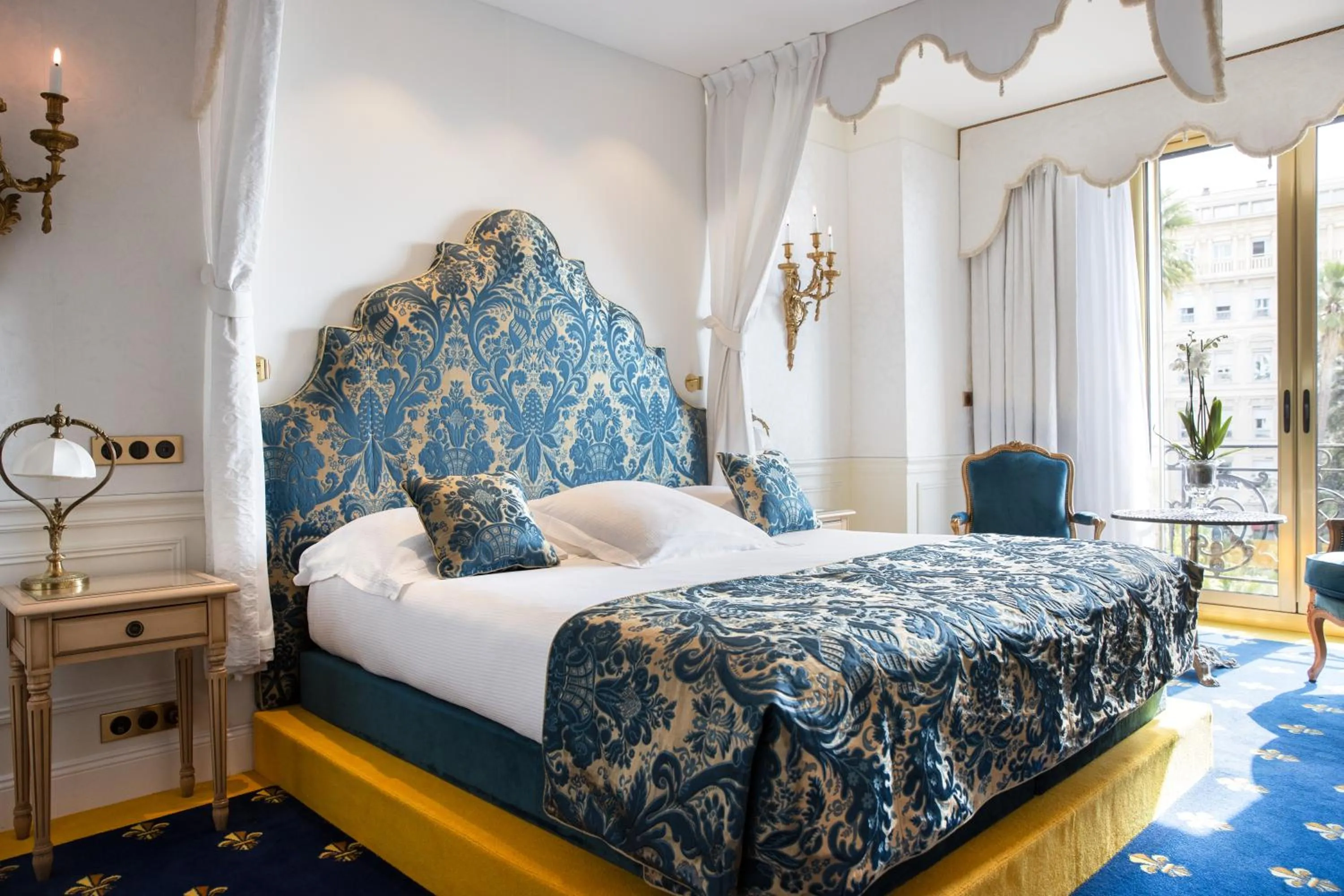 Bed in Hotel Le Negresco