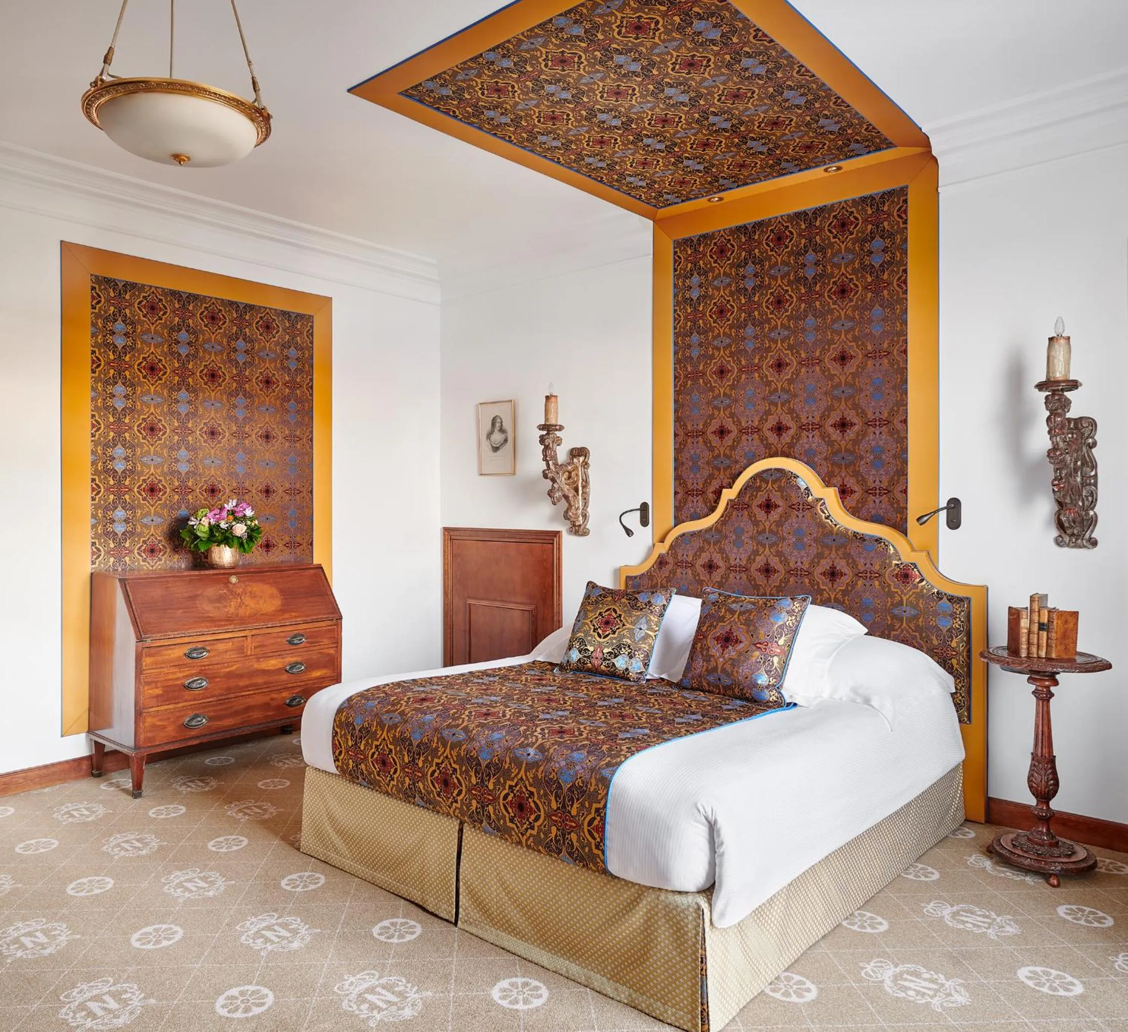 Bed in Hotel Le Negresco