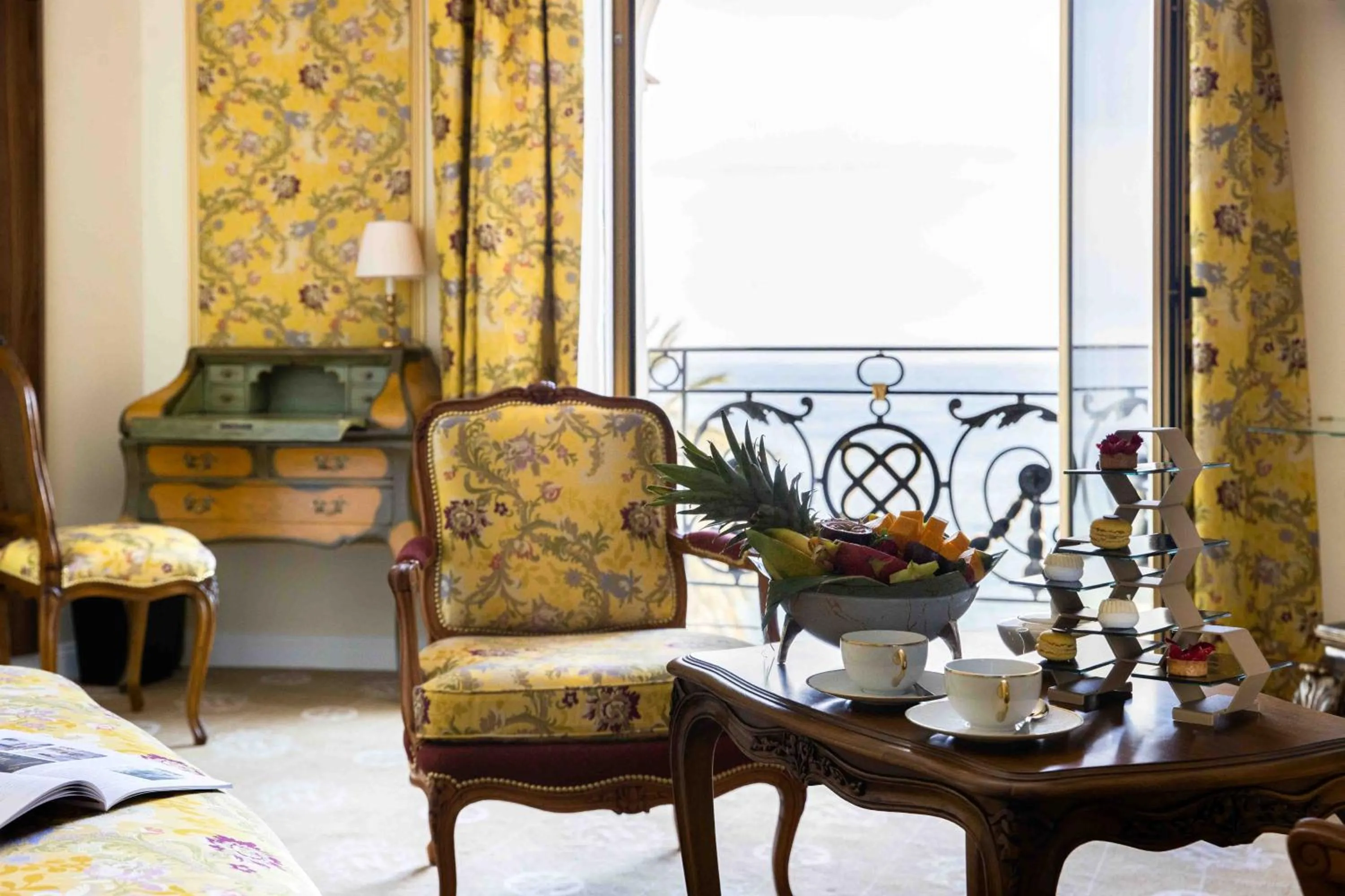 Seating area in Hotel Le Negresco