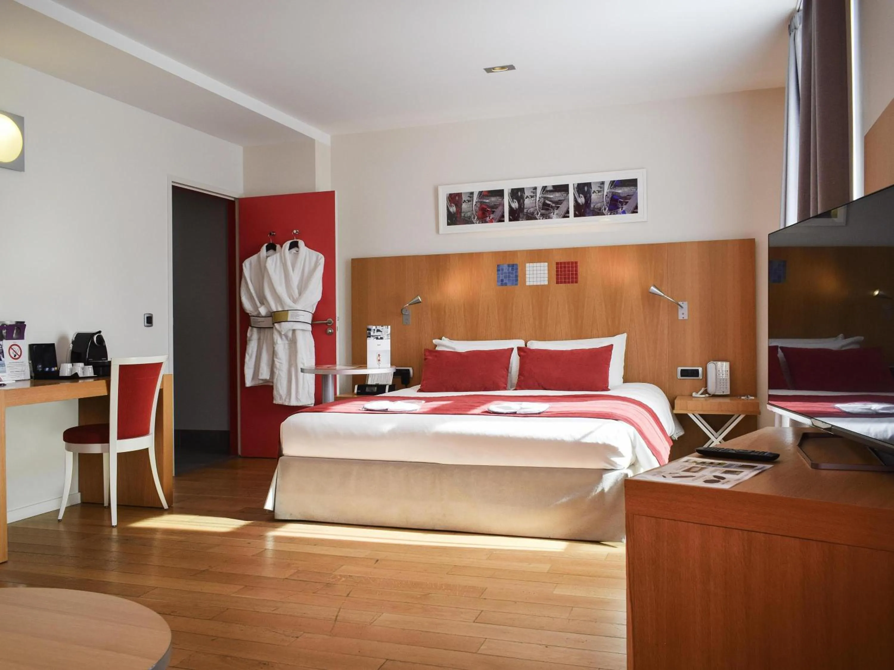 Bedroom, Bed in Hôtel Mercure Vittel