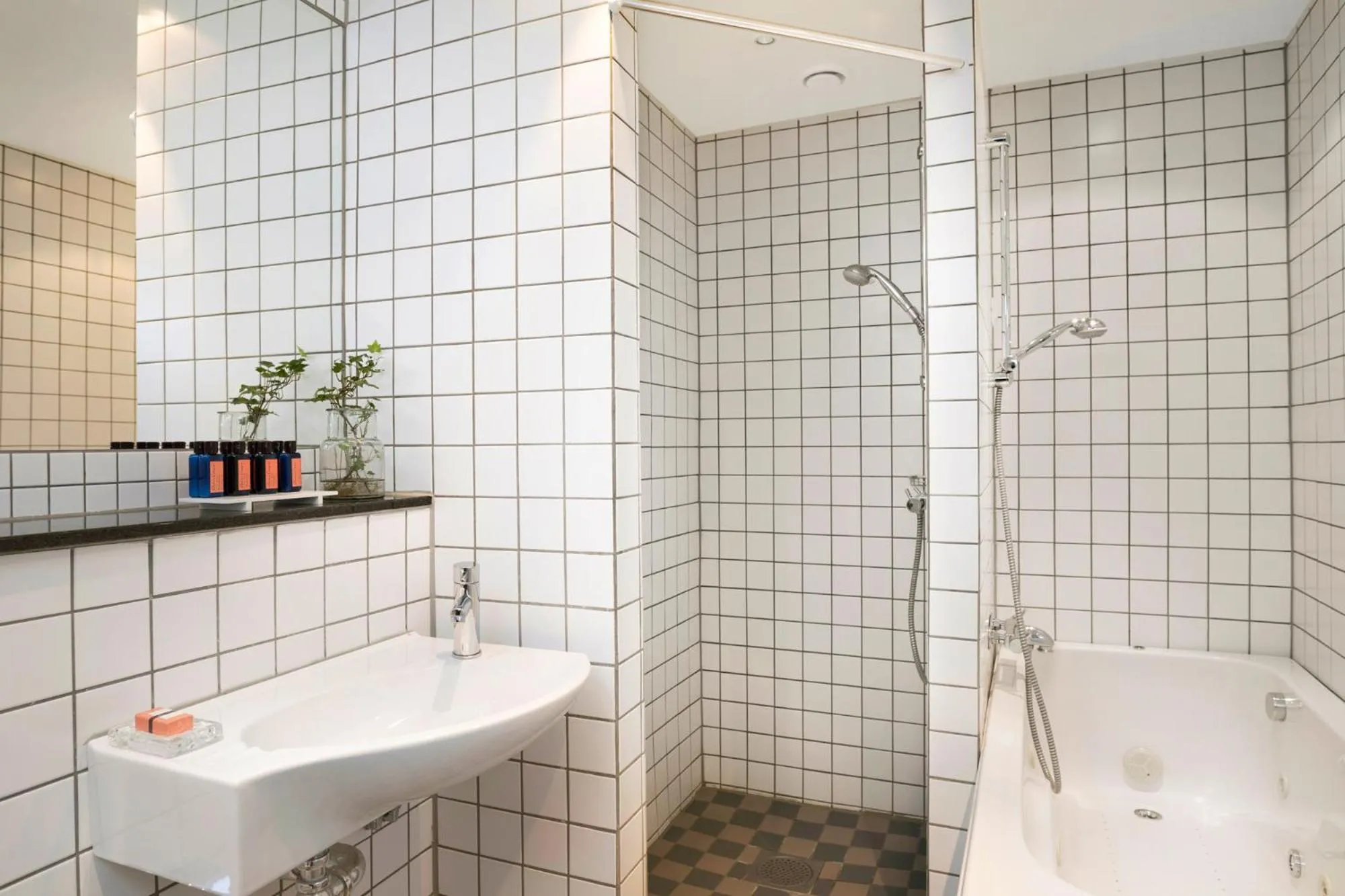 Shower in ProfilHotels Riddargatan