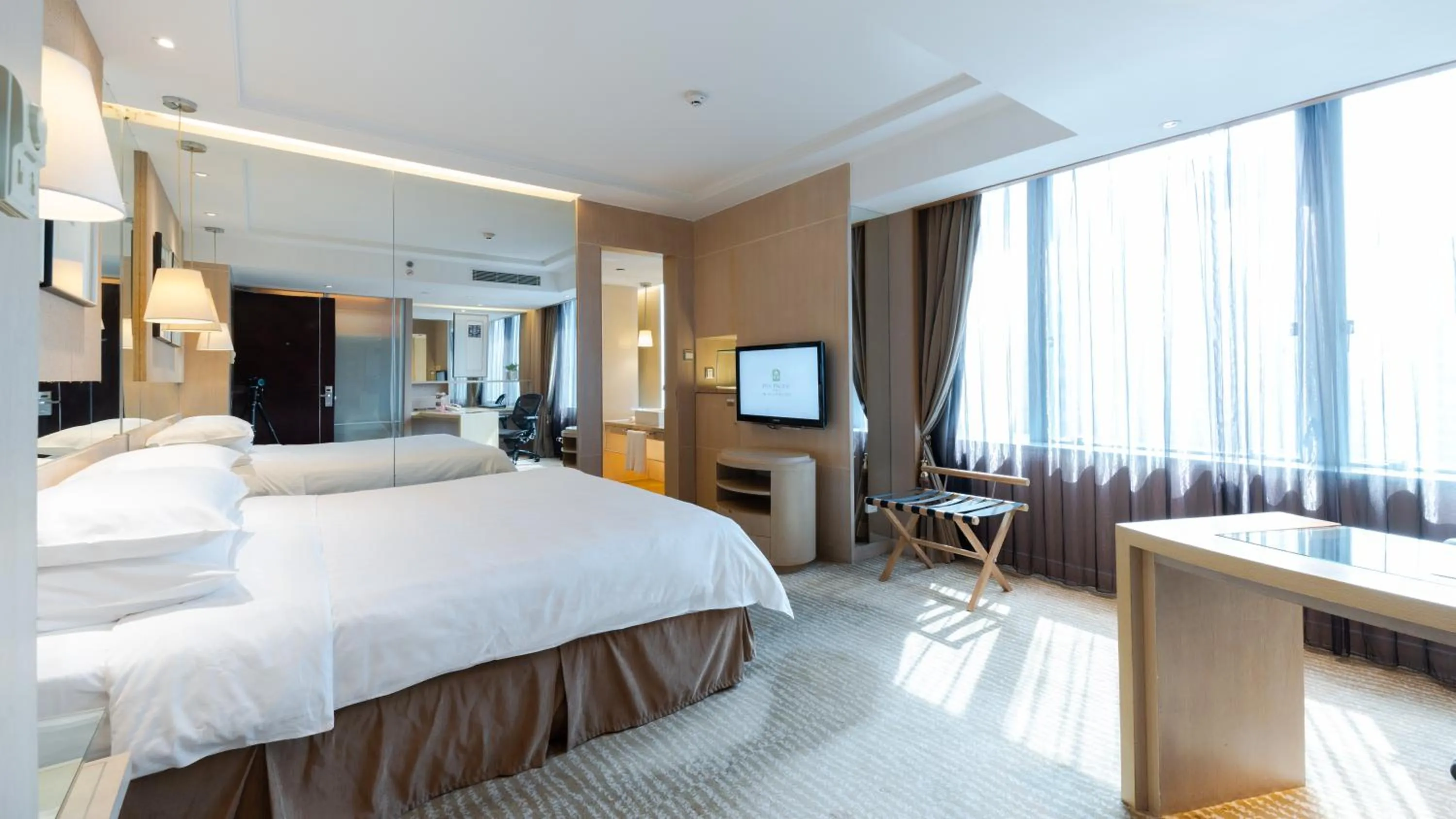Photo of the whole room, Bed in Pan Pacific Xiamen