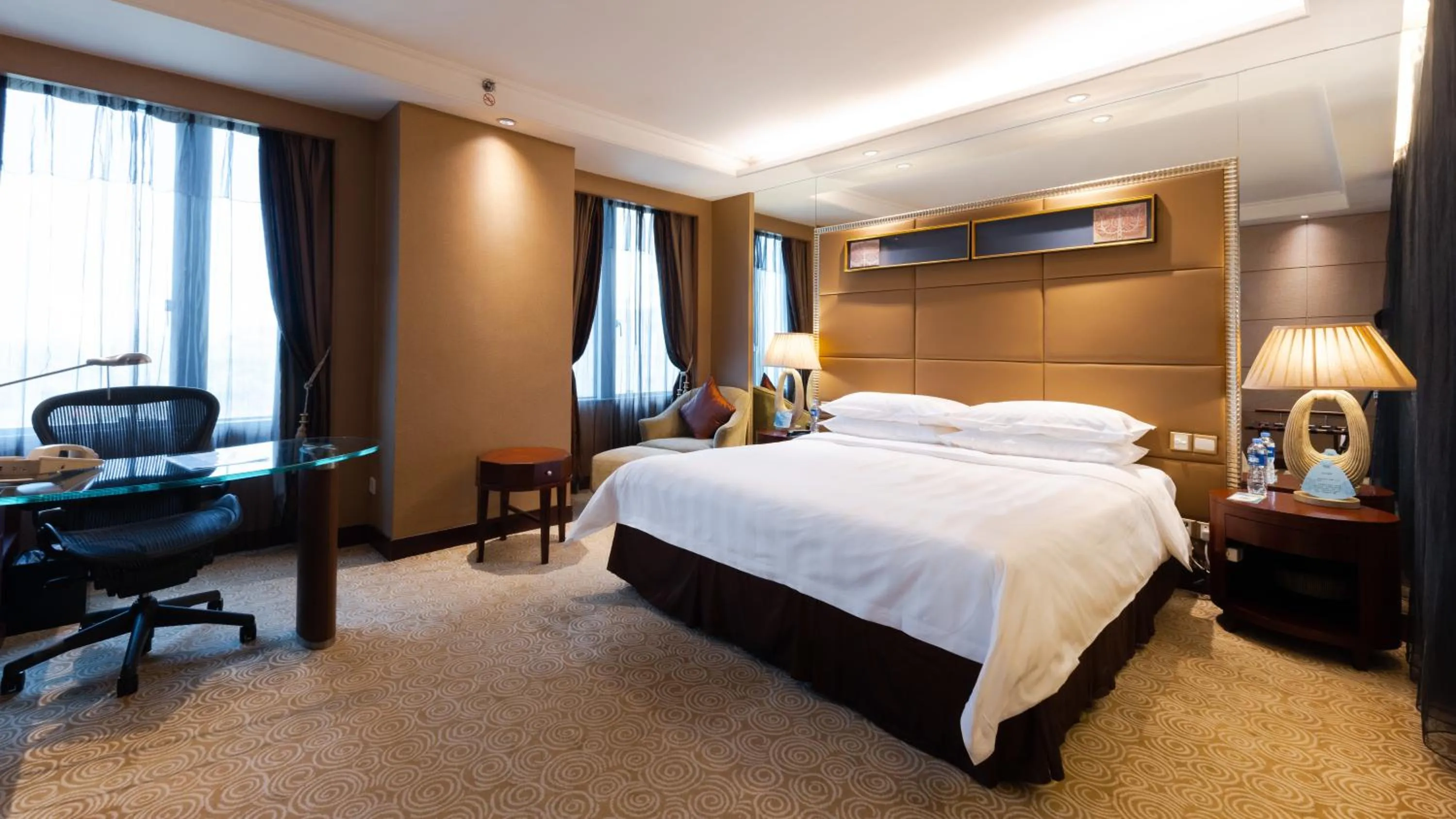 Photo of the whole room, Bed in Pan Pacific Xiamen