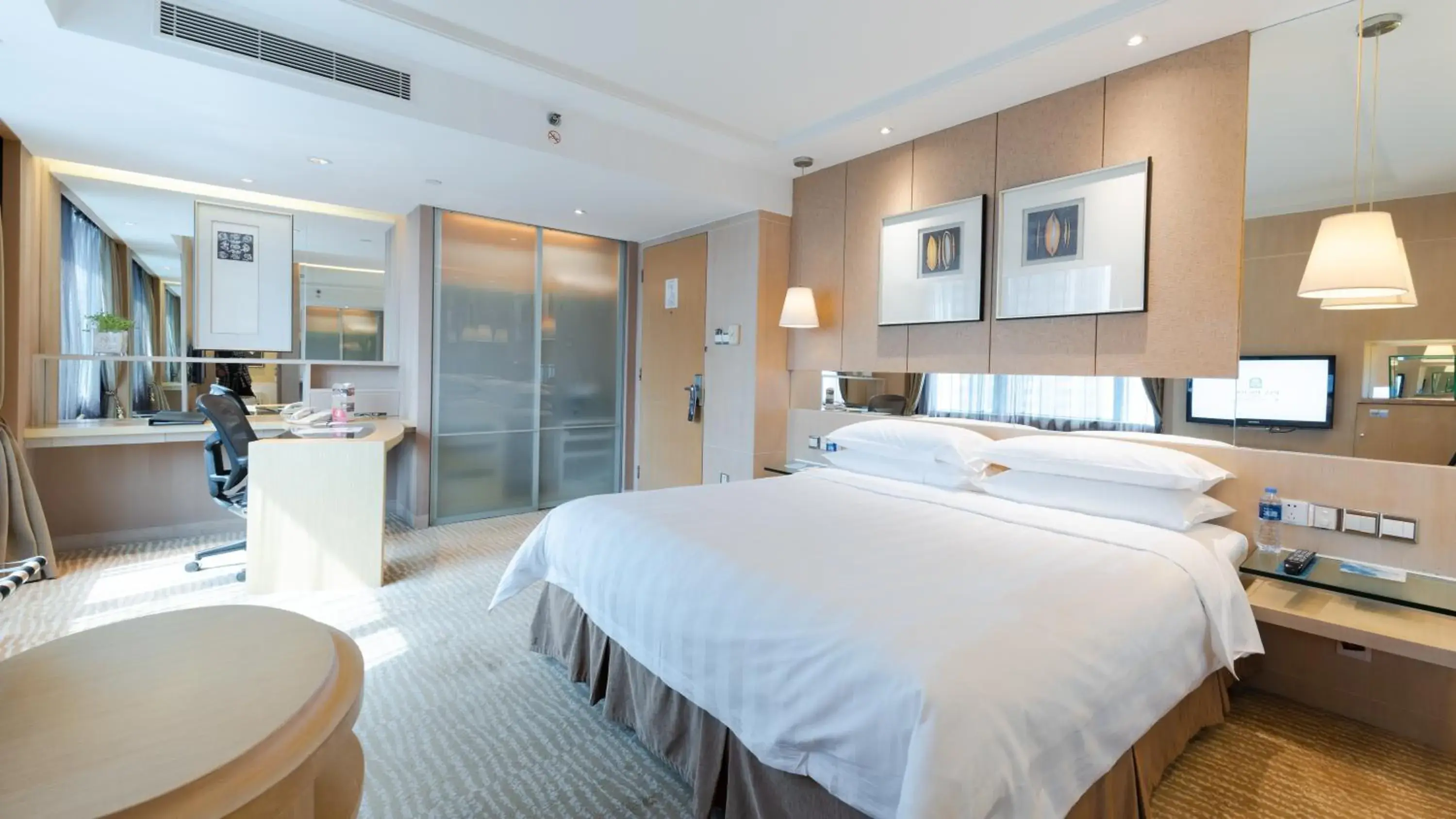 Superior King Room in Pan Pacific Xiamen(Near the Ferry to Gulang Island and Metro Station) Superior King Room in Pan Pacific Xiamen(Near the Ferry to Gulang Island and Metro Station)