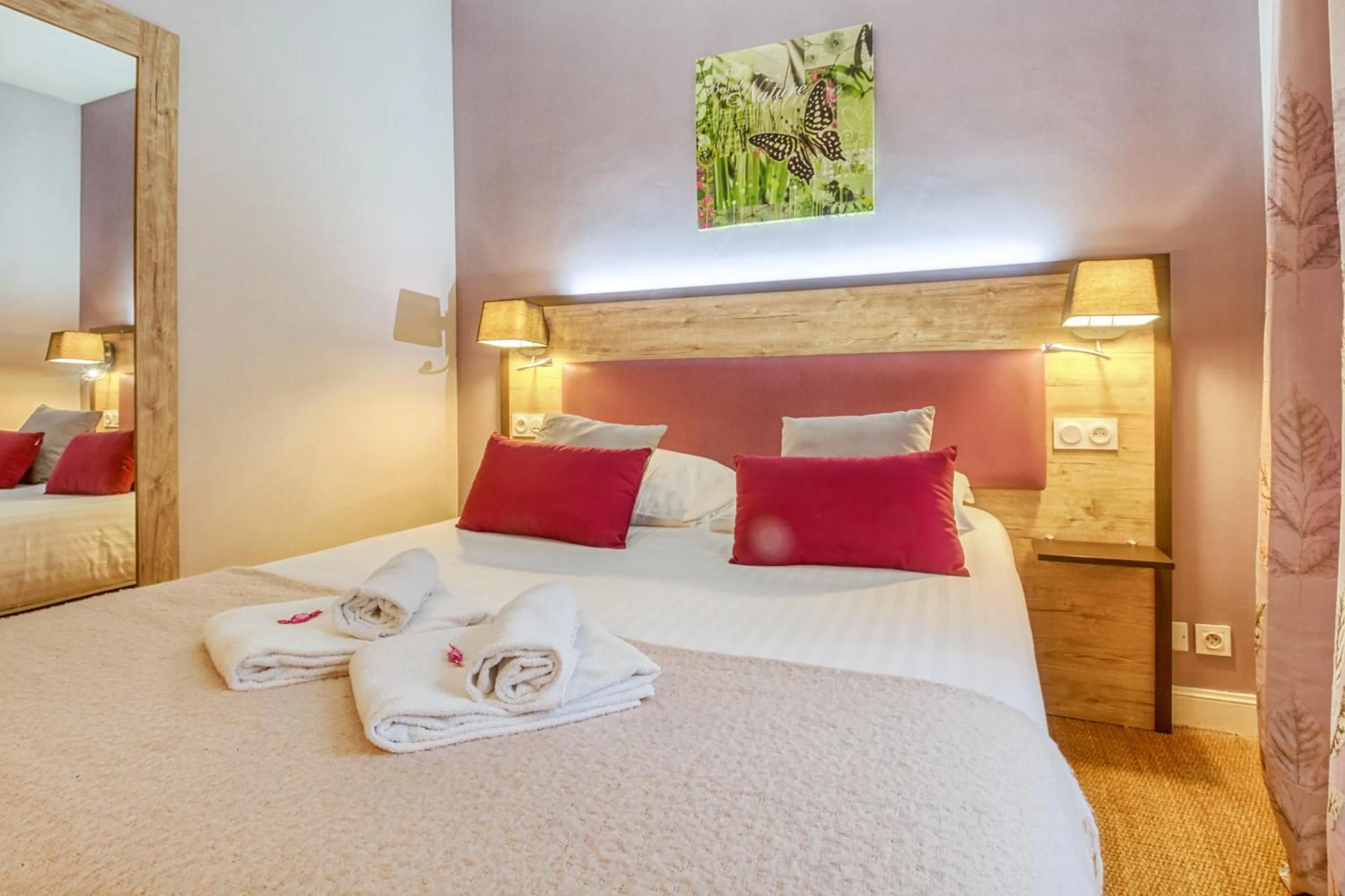 Photo of the whole room, Bed in Hôtel Saint Albert