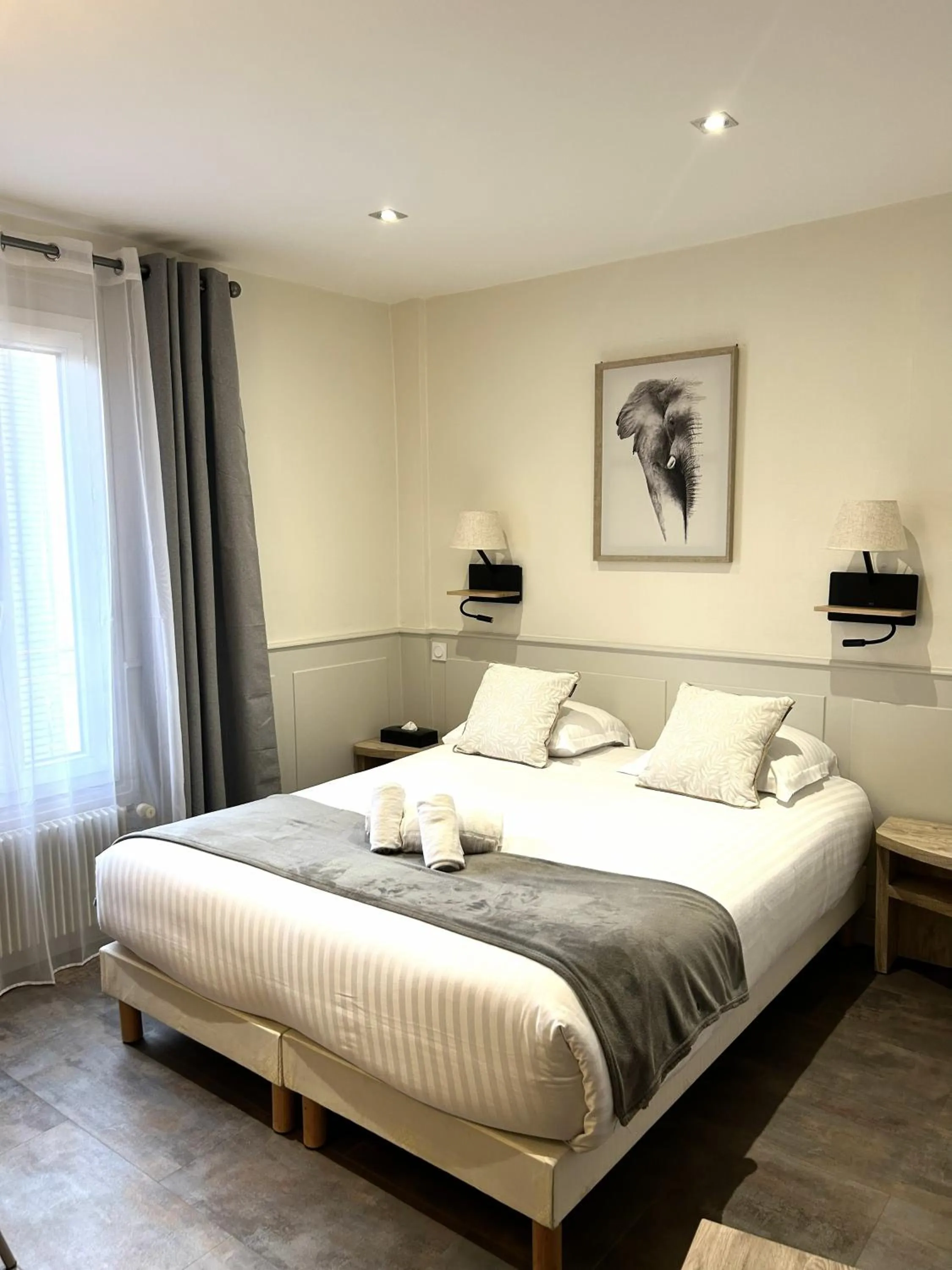 Bed in Hôtel Saint Albert