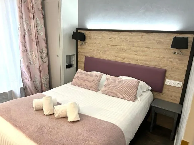 Bed in Hôtel Saint Albert