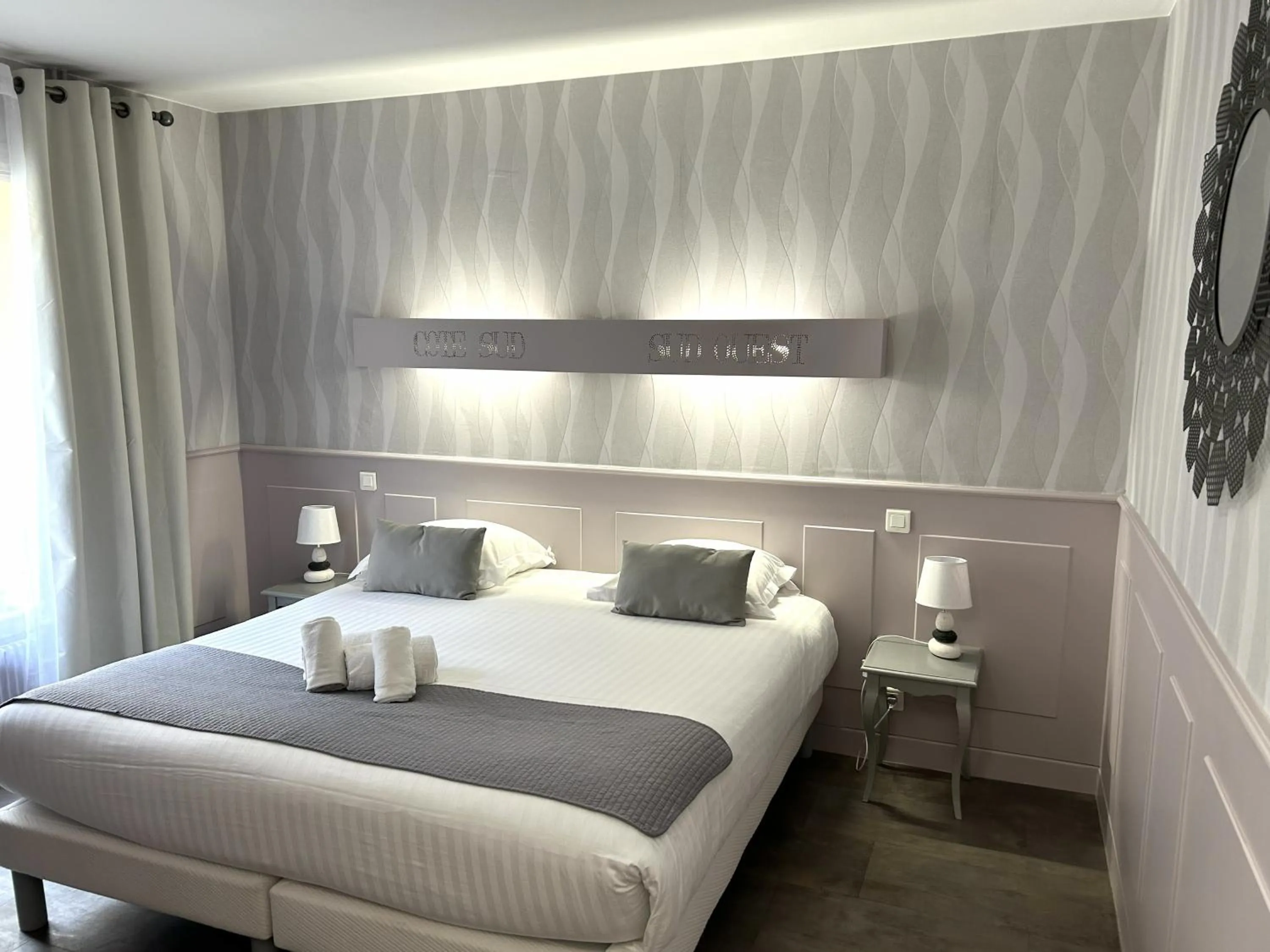 Bed in Hôtel Saint Albert