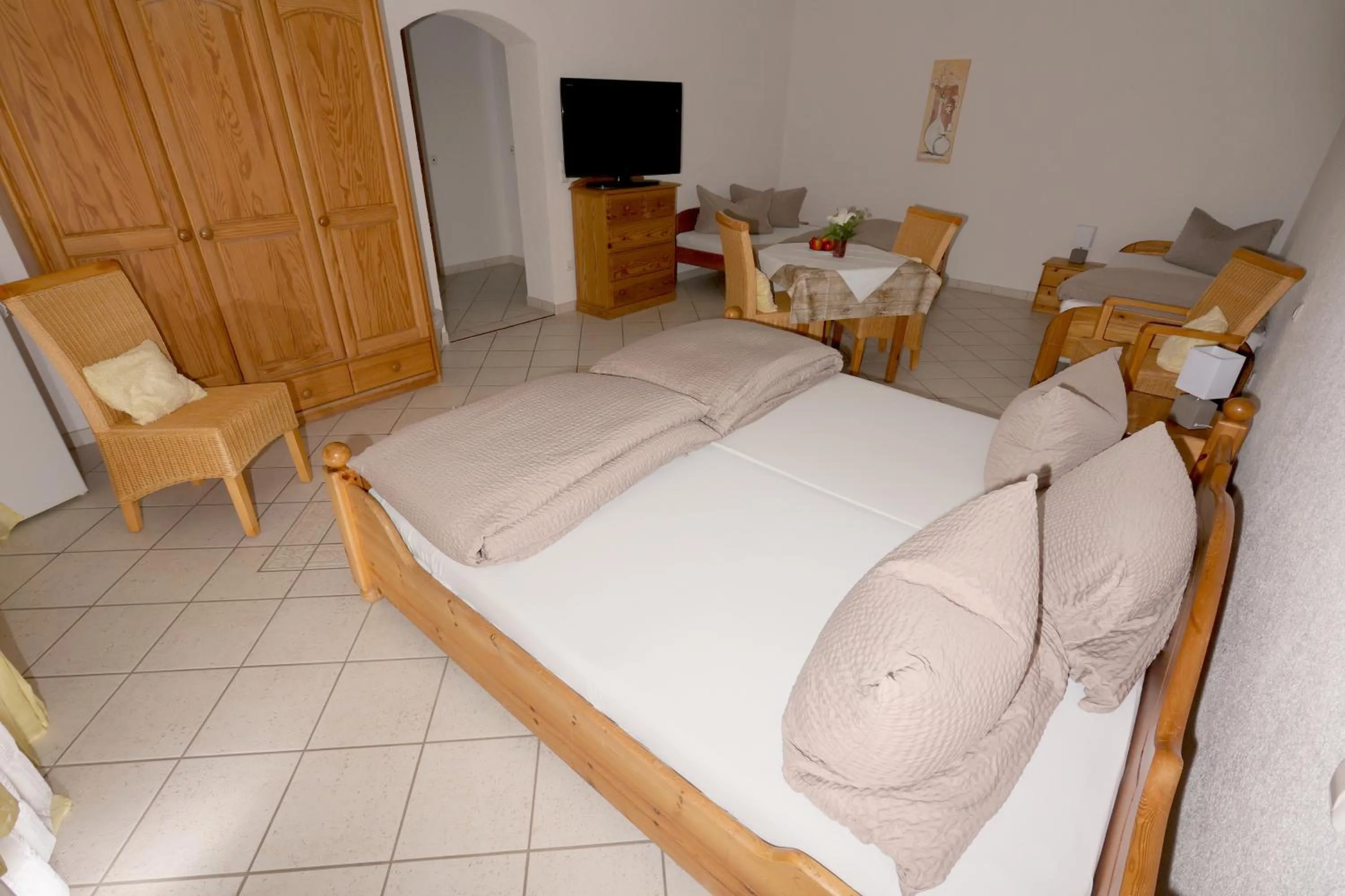 Photo of the whole room, Bed in Hotel Linde