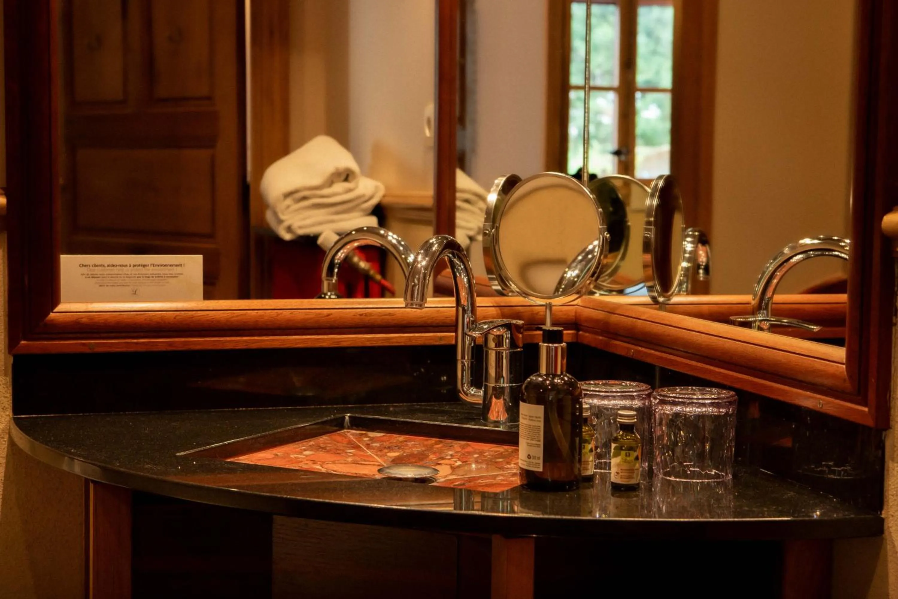 Bathroom in Logis Hotel La Diligence