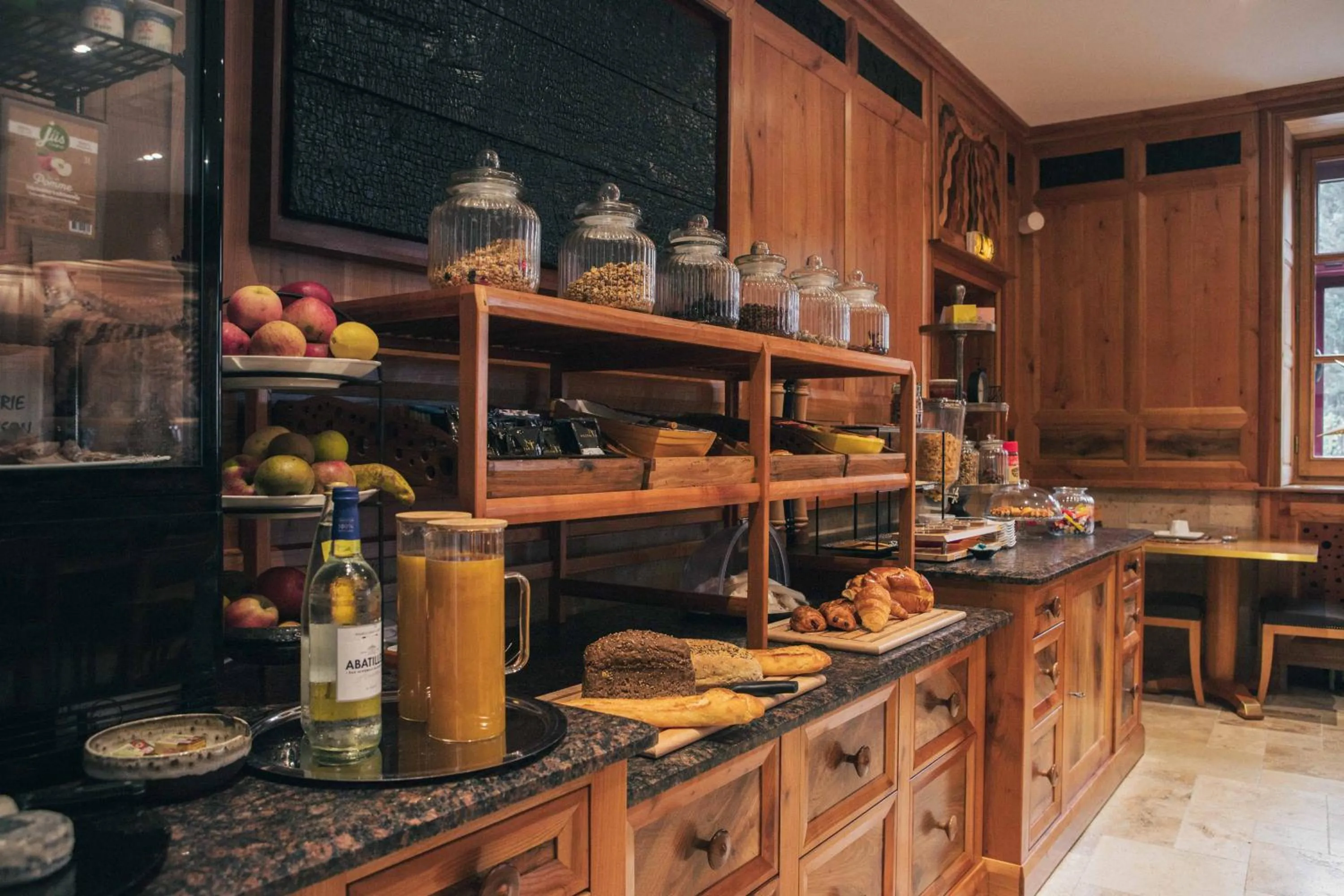 Breakfast in Logis Hotel La Diligence