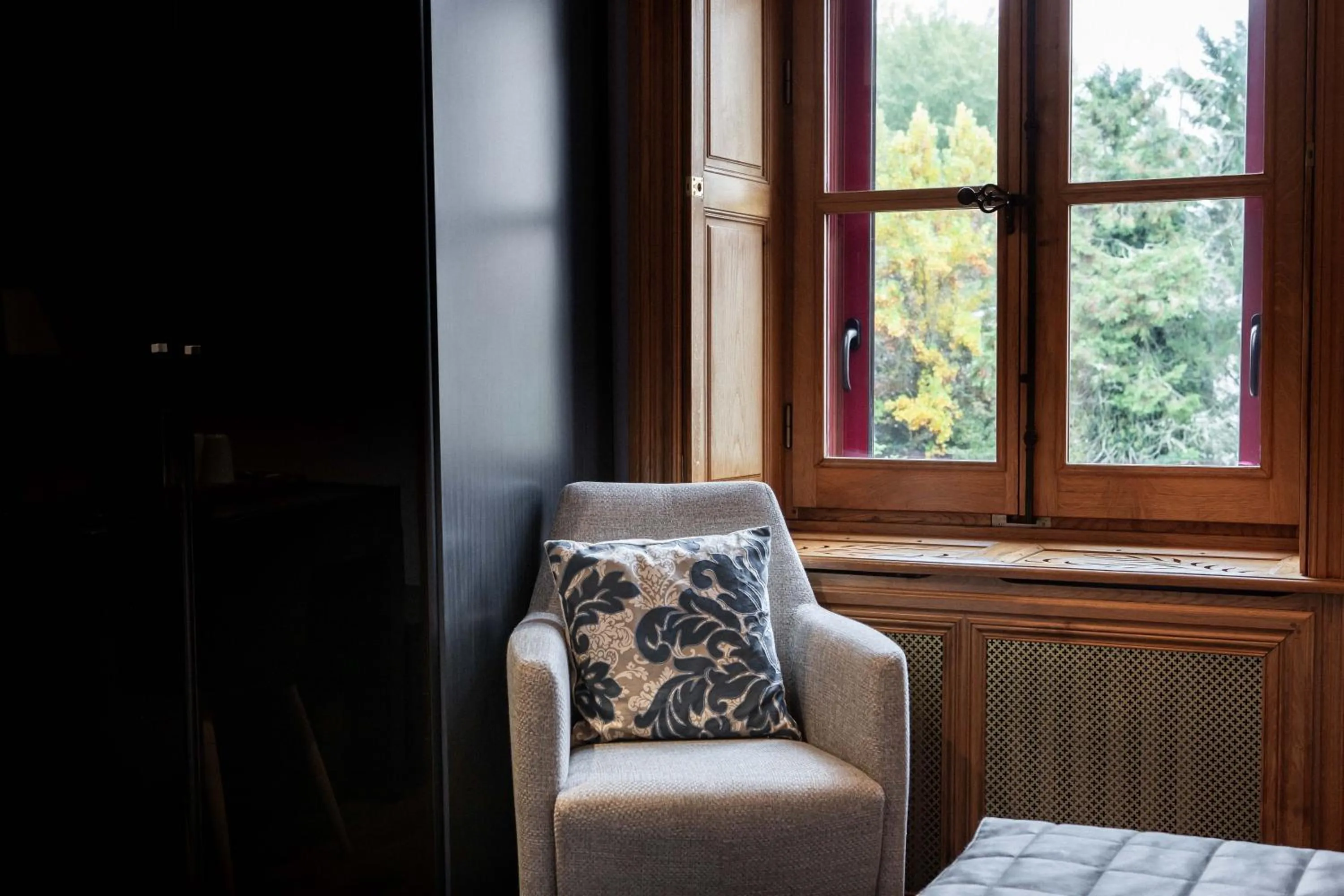 Bedroom in Logis Hotel La Diligence