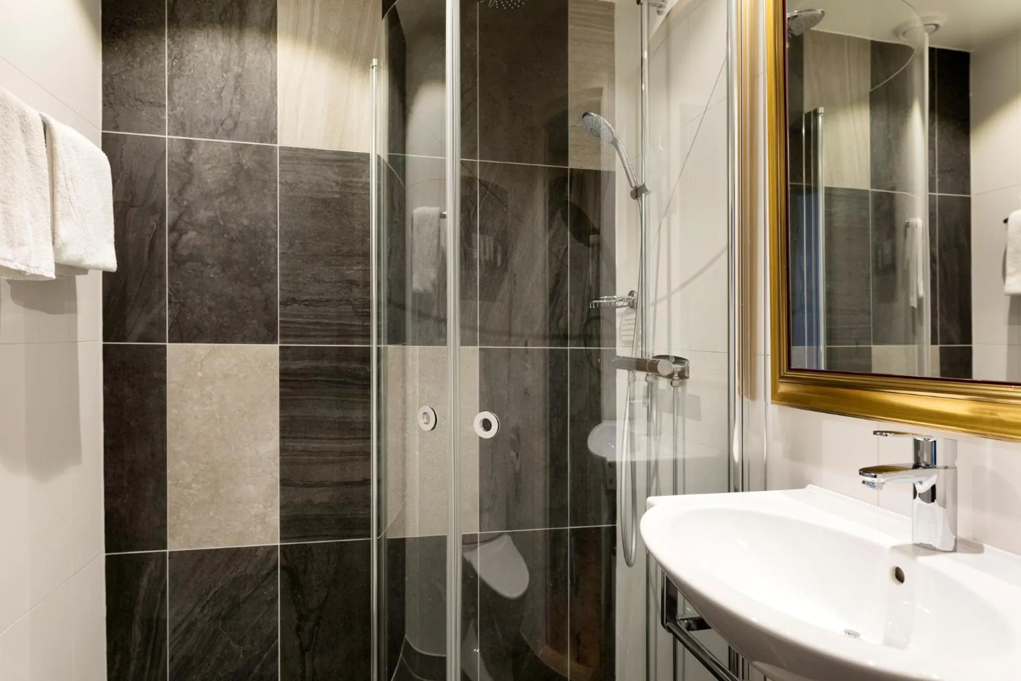 Shower in ProfilHotels Calmar Stadshotell