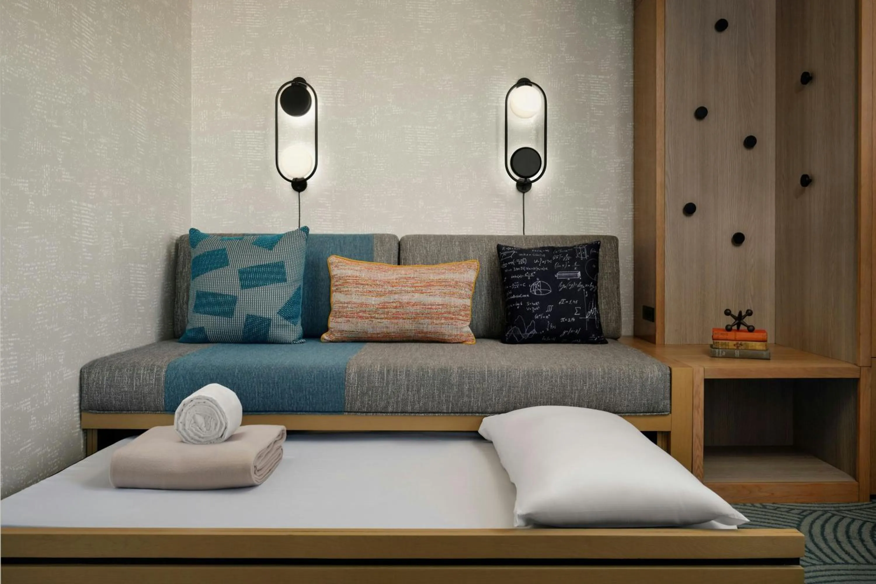 Bedroom, Bed in Hotel Landy Orlando Universal Blvd, a Tribute Portfolio Hotel