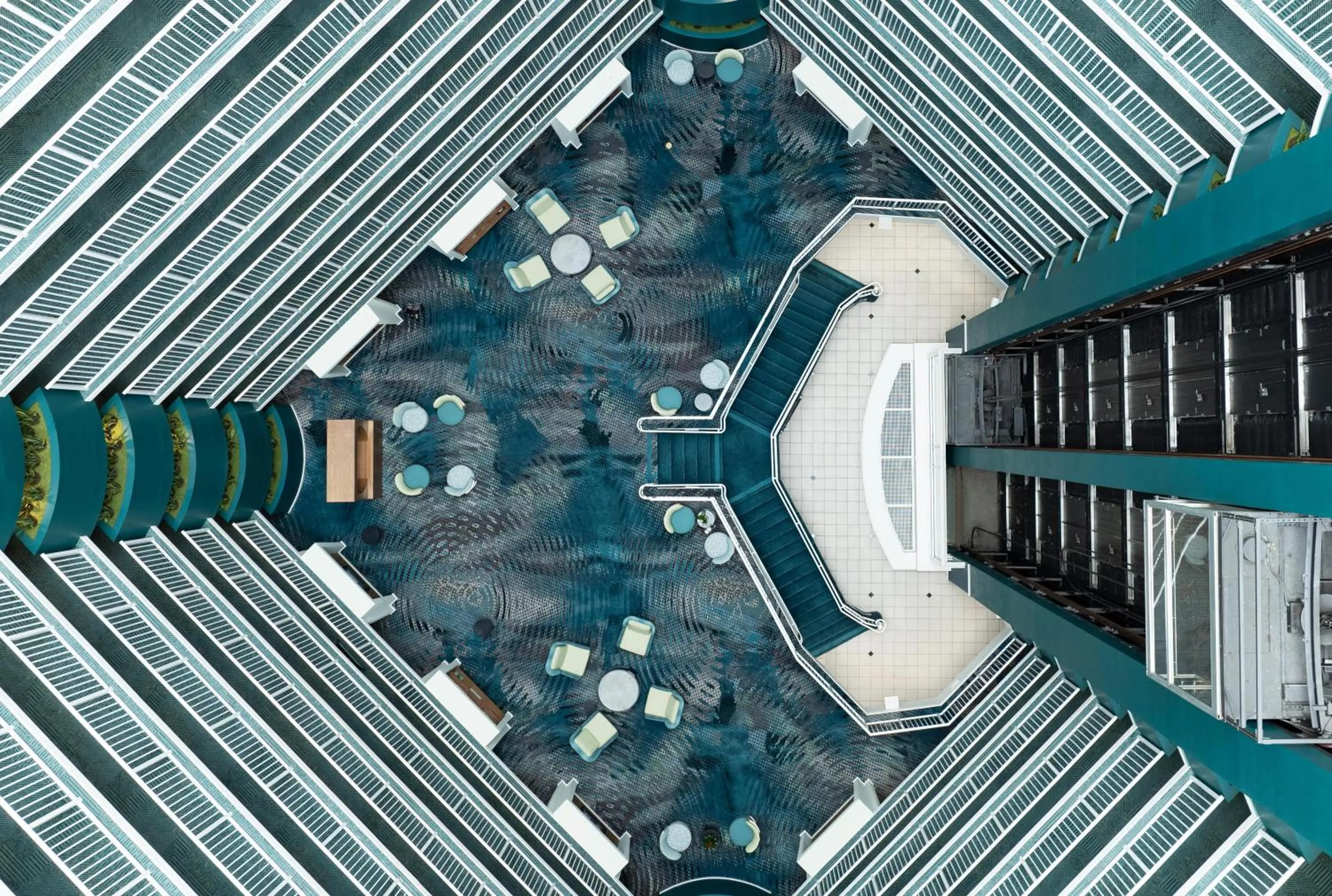 Seating area in Hotel Landy Orlando Universal Blvd, a Tribute Portfolio Hotel