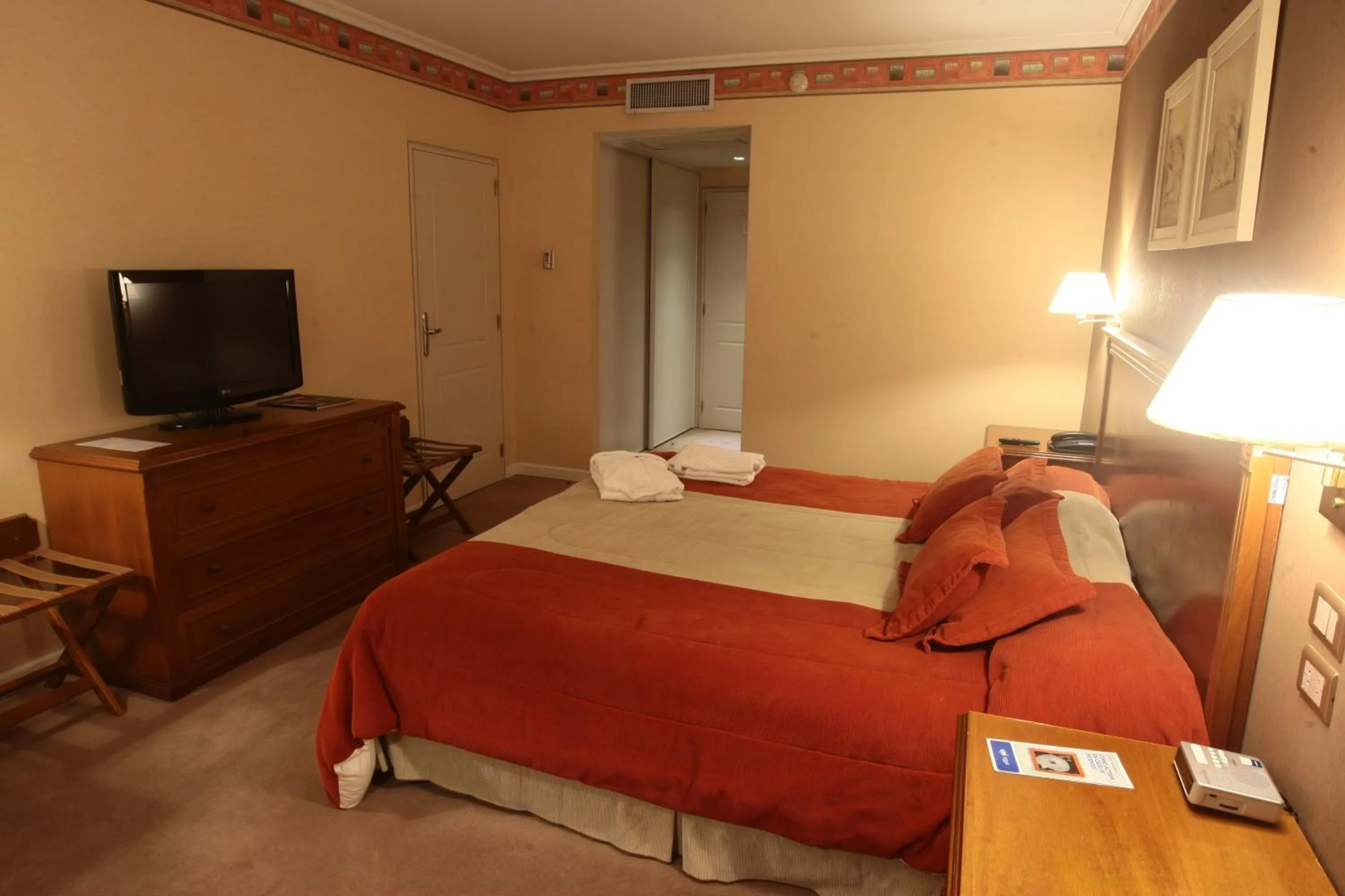 Bed in Howard Johnson Villa María Hotel y Casino