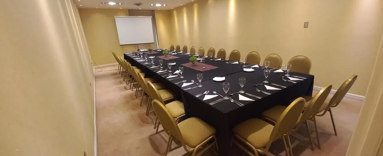 Meeting/conference room in Howard Johnson Villa María Hotel y Casino