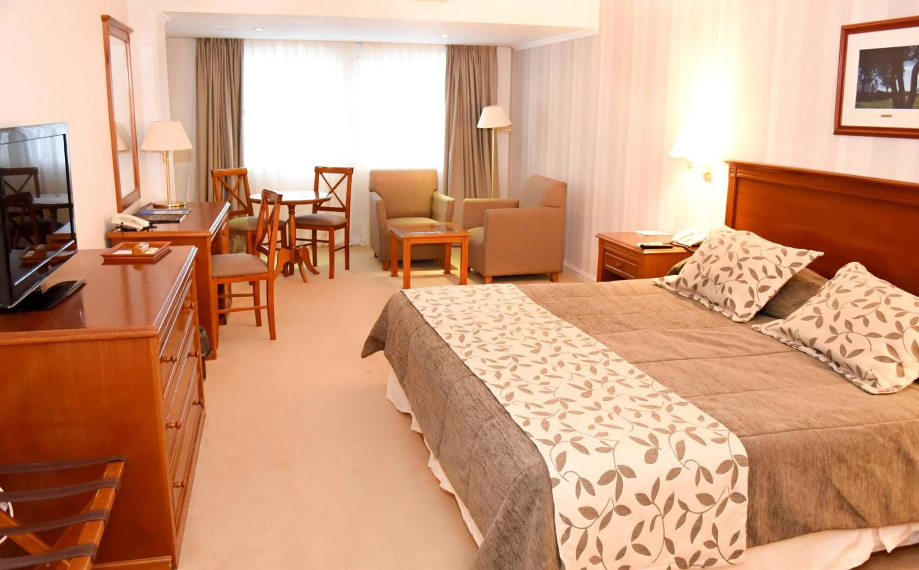 Bedroom, Bed in Howard Johnson Rio Ceballos Hotel y Casino