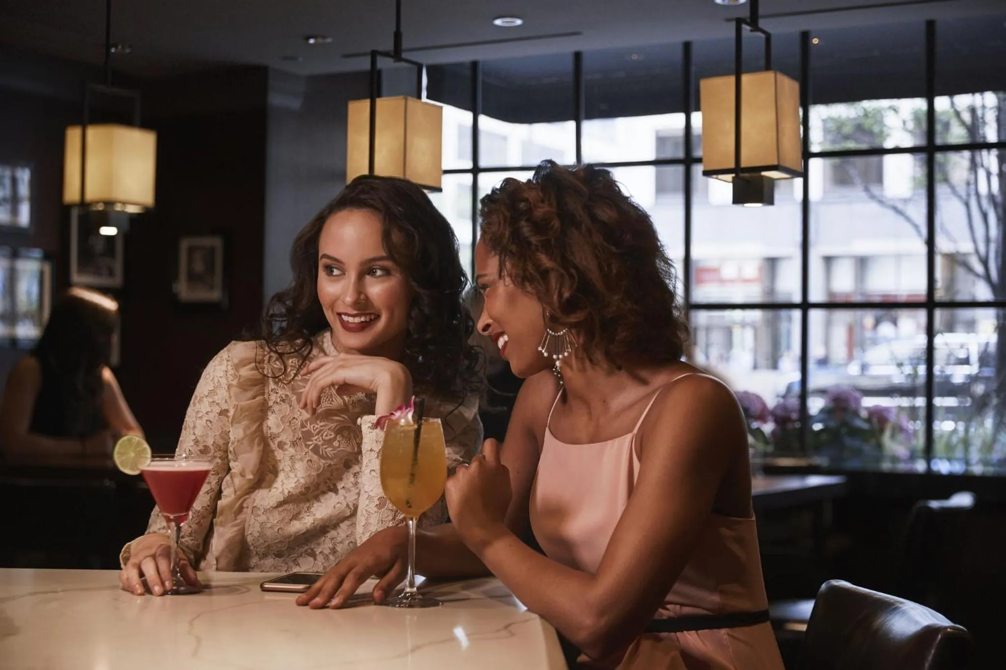 Lounge or bar in InterContinental Chicago Magnificent Mile by IHG