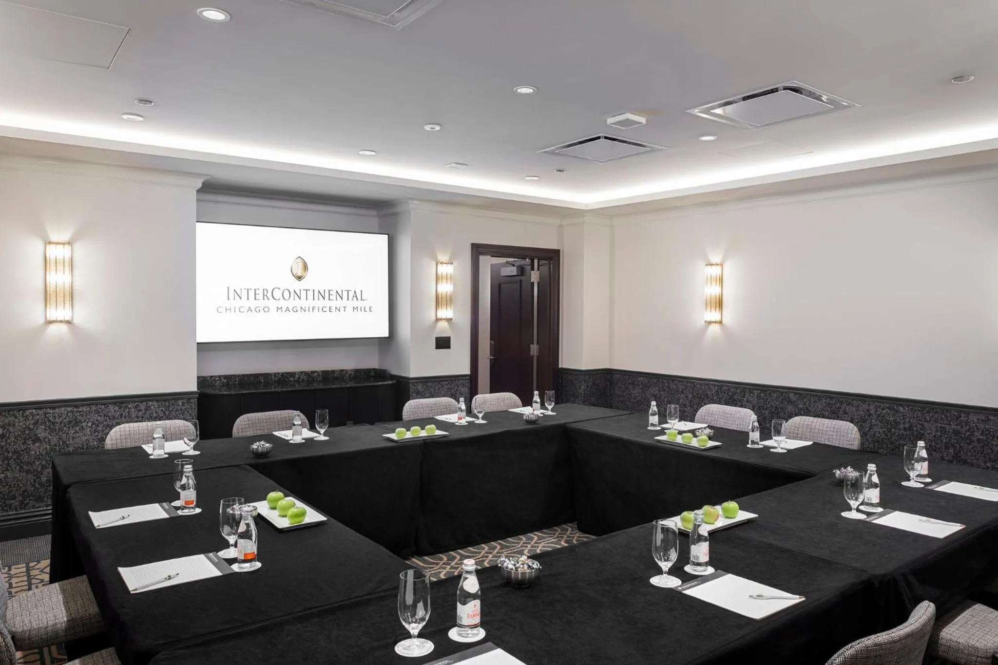 Meeting/conference room in InterContinental Chicago Magnificent Mile by IHG