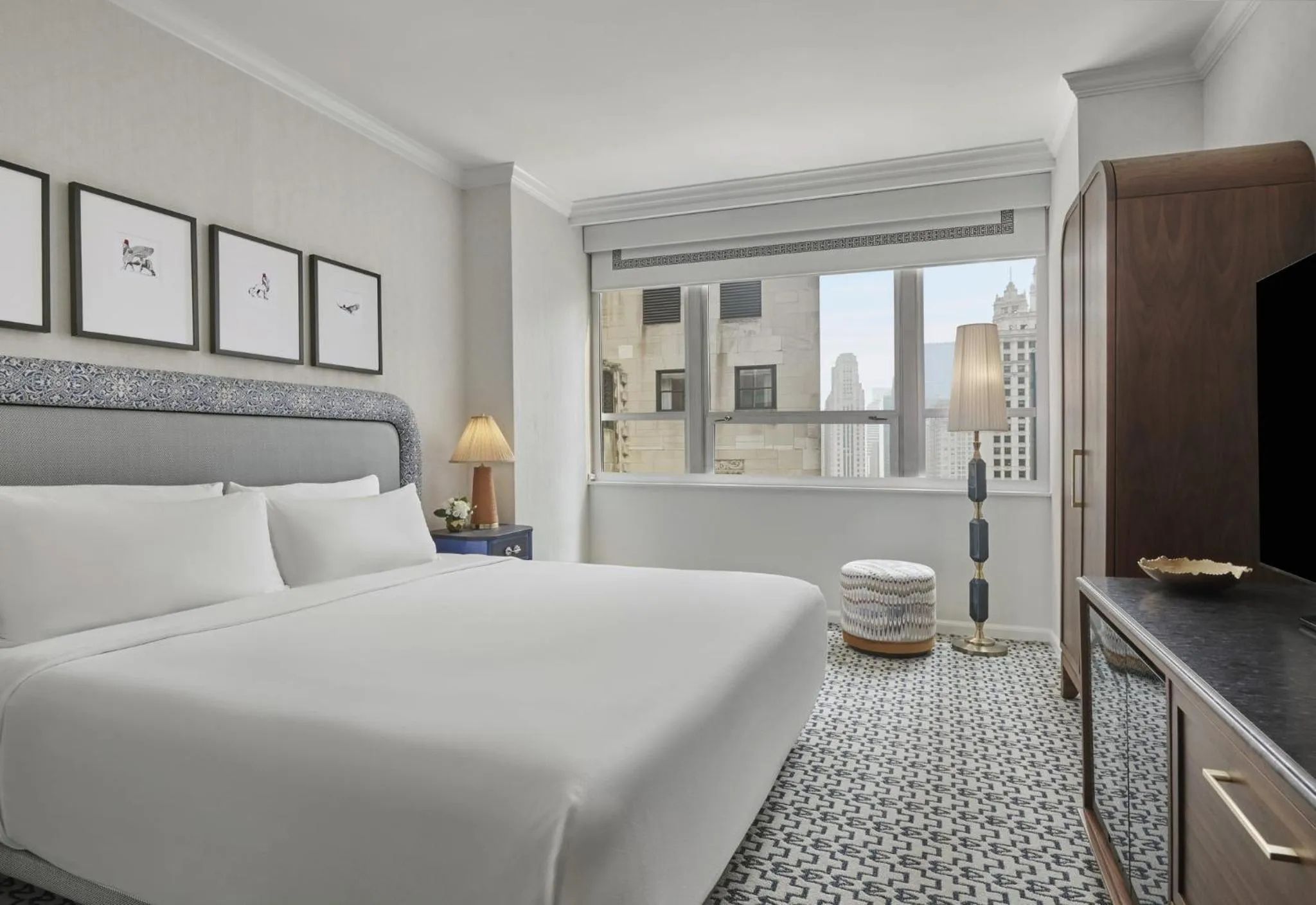 Photo of the whole room, Bed in InterContinental Chicago Magnificent Mile by IHG