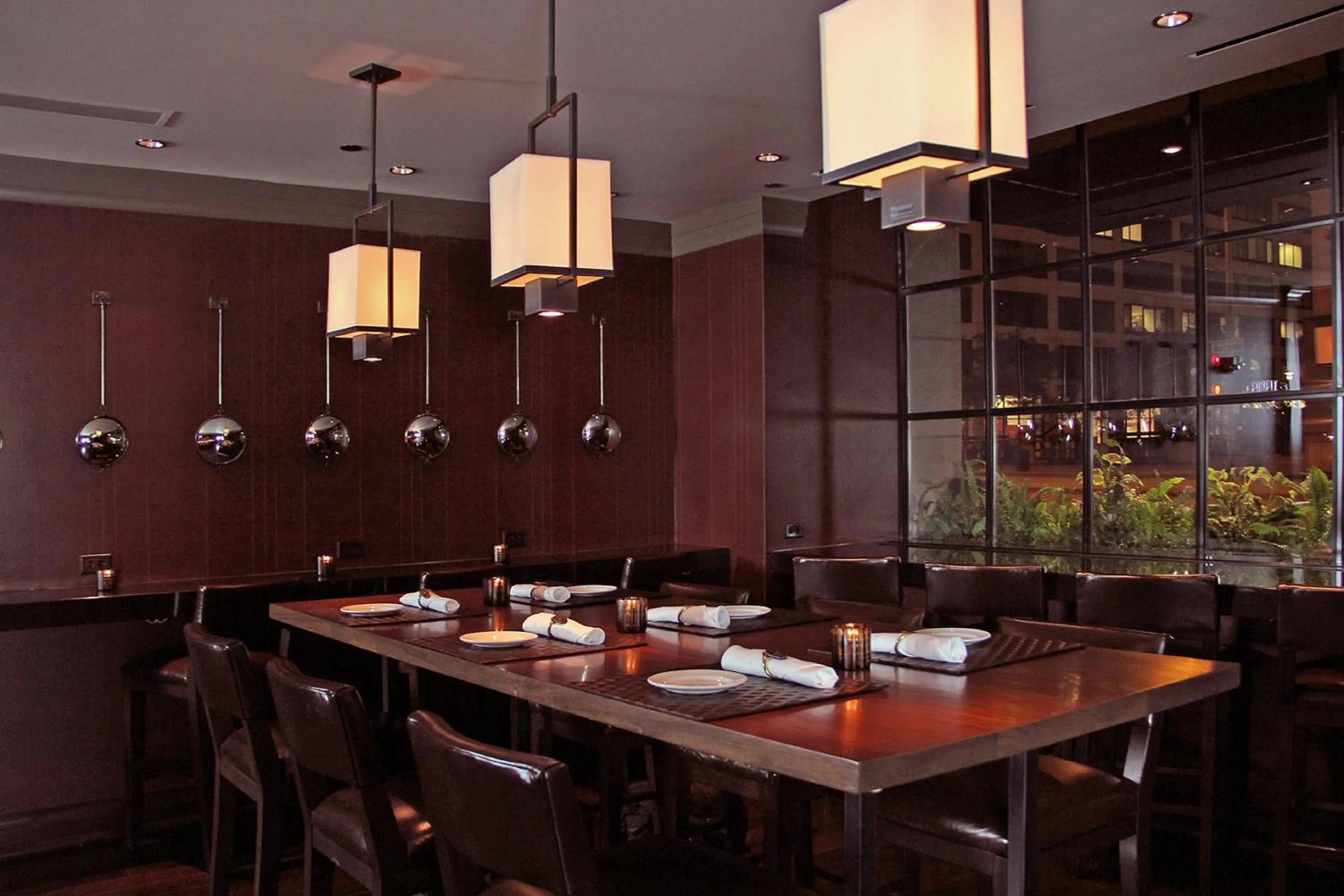 Lounge or bar in InterContinental Chicago Magnificent Mile by IHG