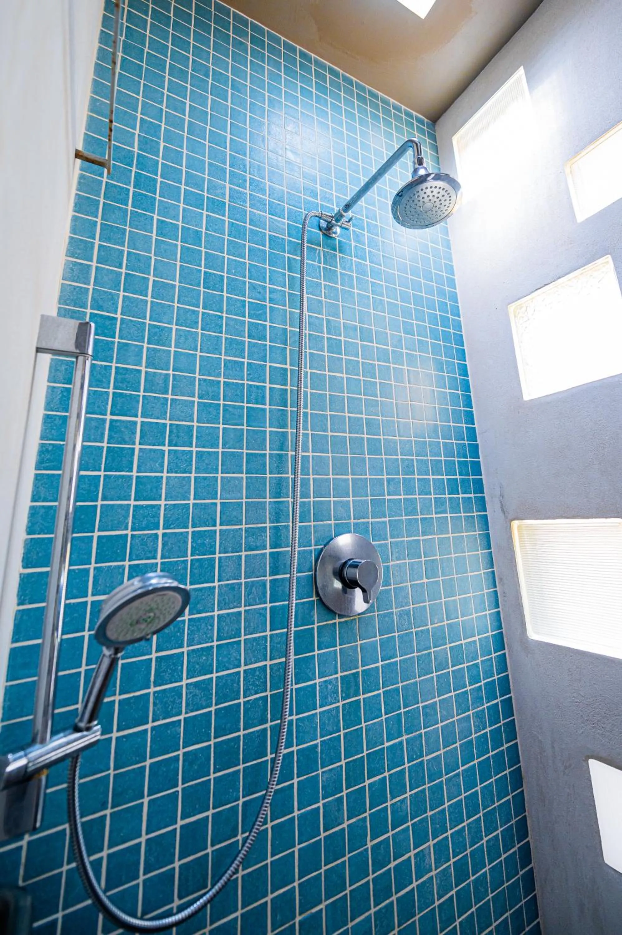 Shower in Casa de Amistad Guesthouse
