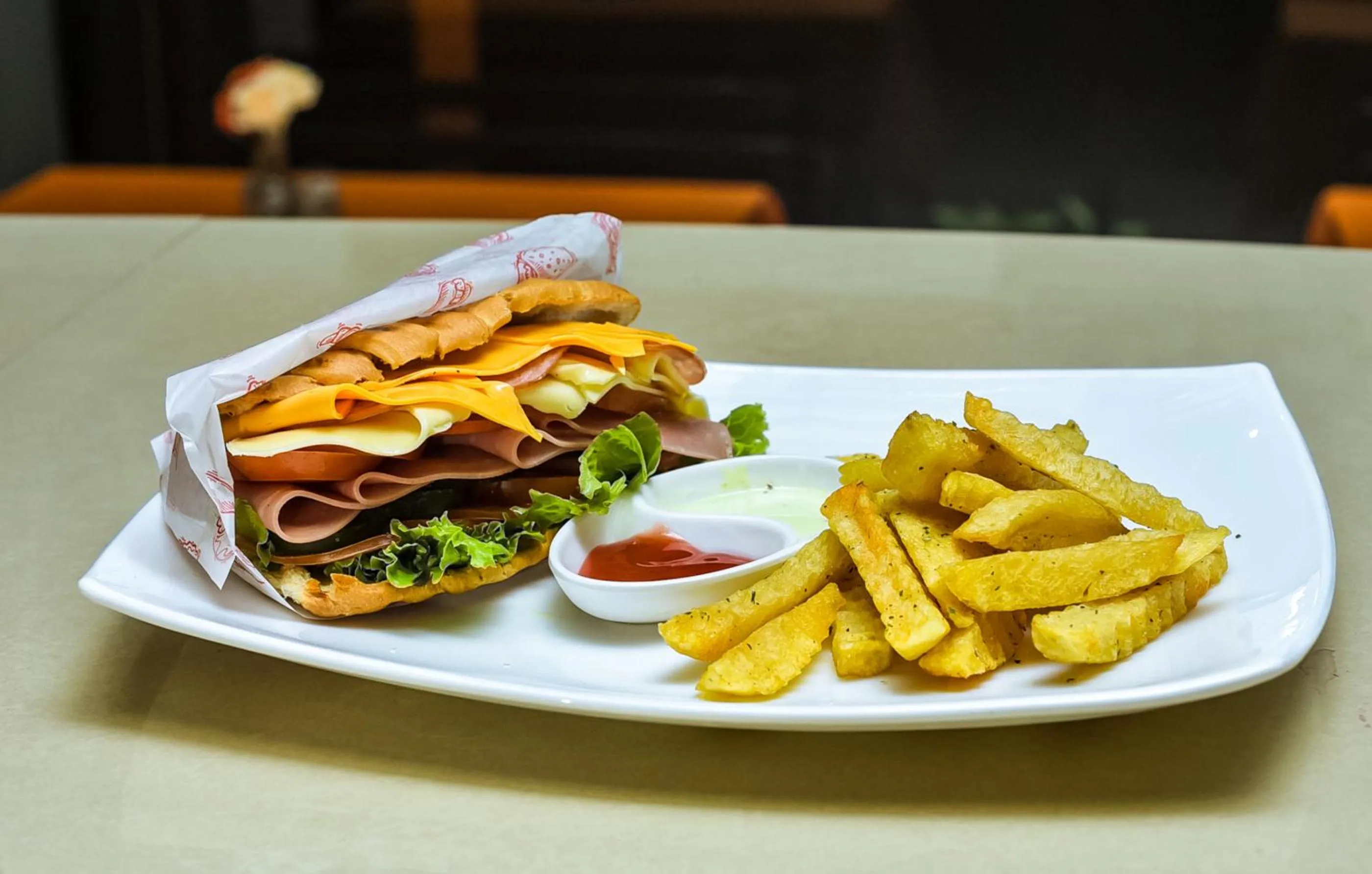 Restaurant/places to eat in Hotel Miraflores