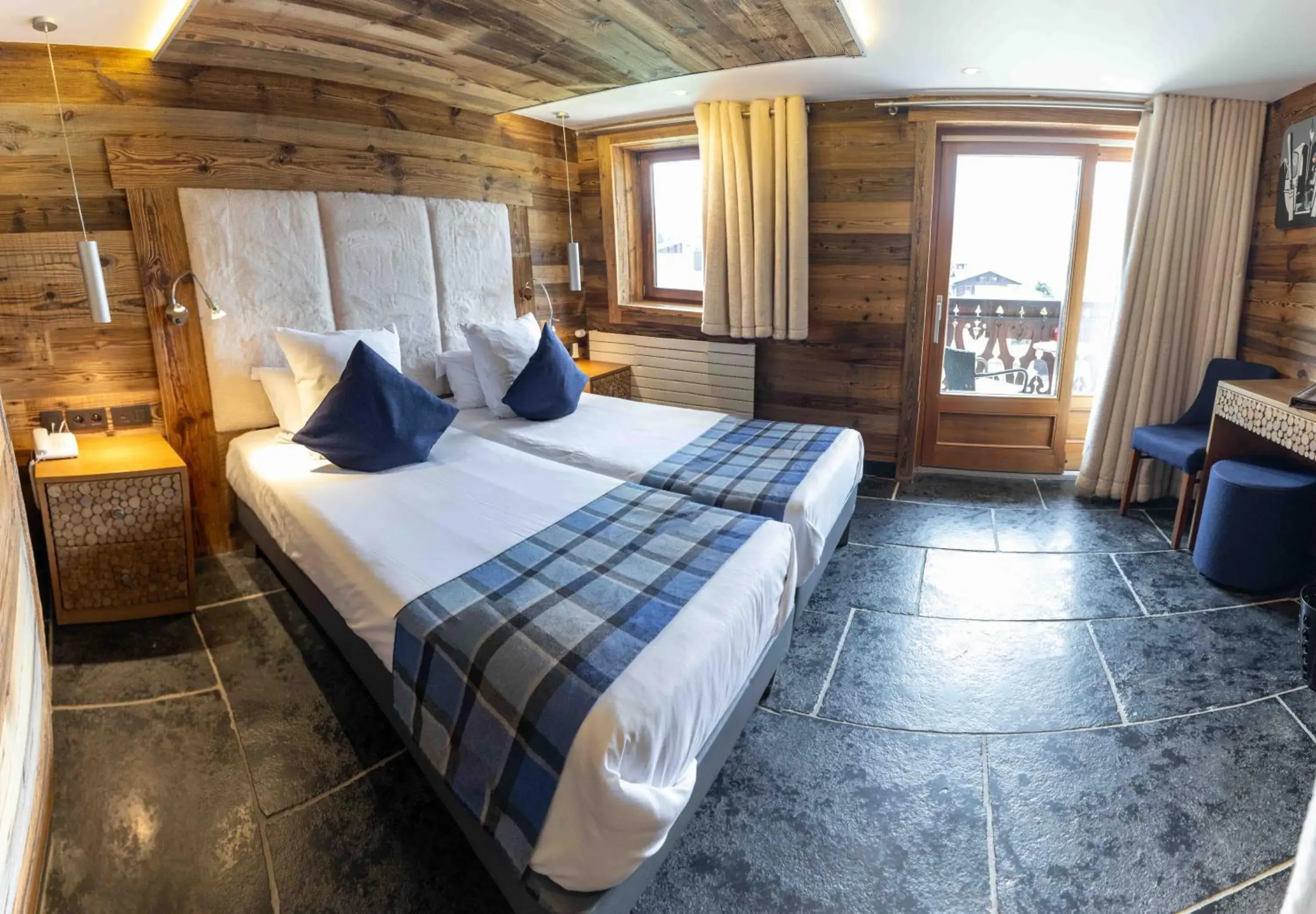 Comfort Double Room in Hôtel Alpina & SPA - Restaurant Oxalis Comfort Double Room in Hôtel Alpina & SPA - Restaurant Oxalis