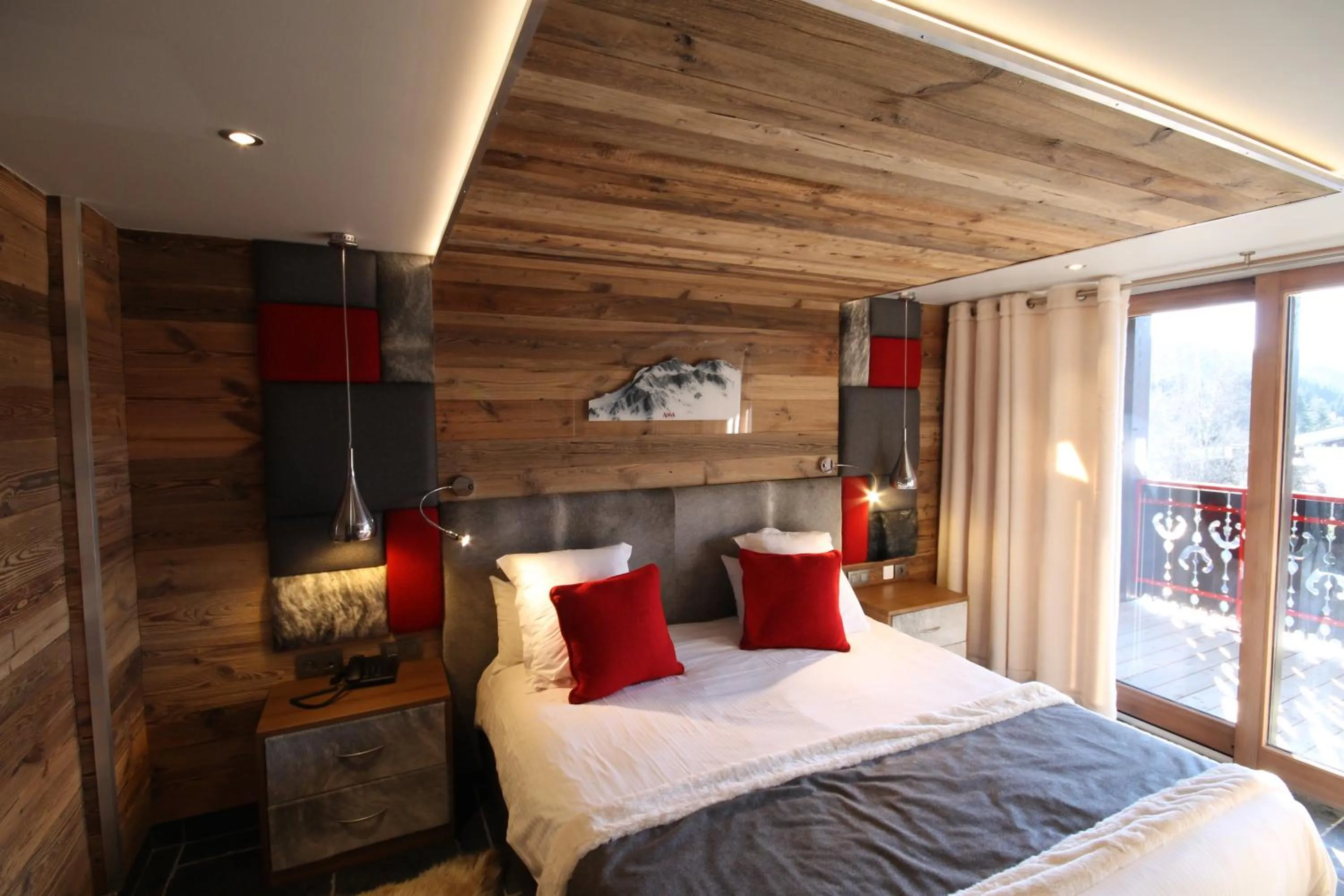 Bed in Hôtel Alpina & SPA - Restaurant Oxalis