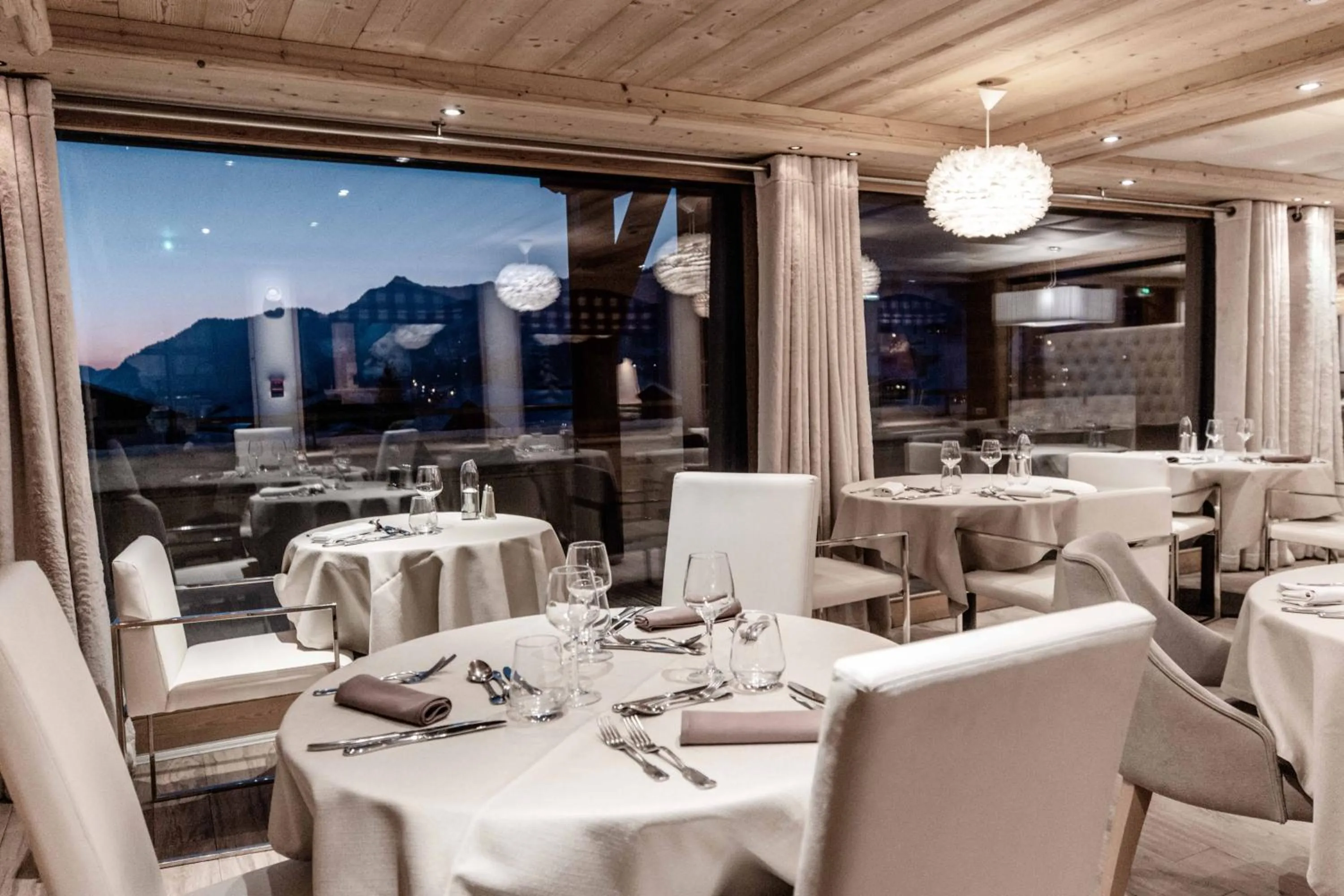 Restaurant/places to eat in Hôtel Alpina & SPA - Restaurant Oxalis
