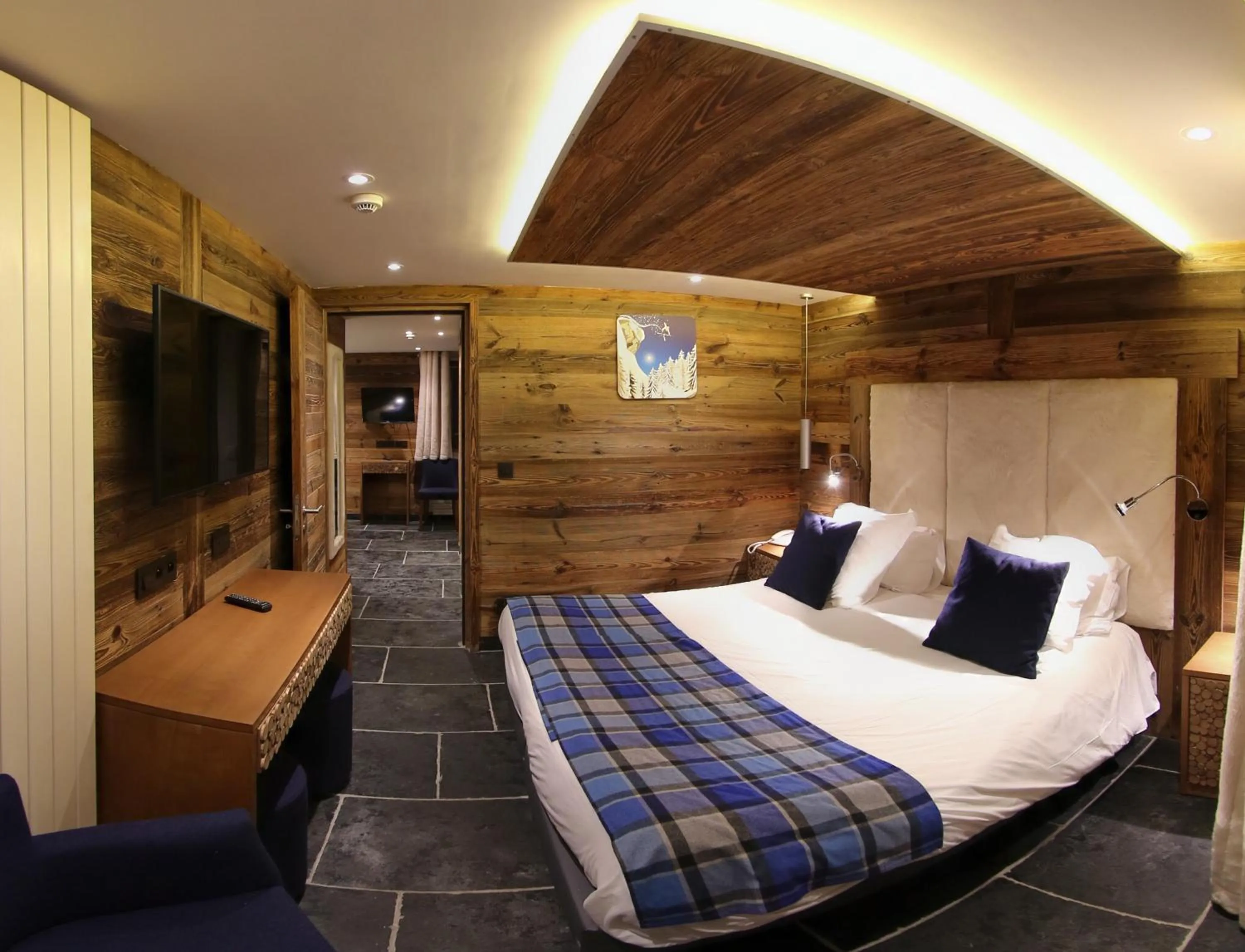 Bedroom, Bed in Hôtel Alpina & SPA - Restaurant Oxalis