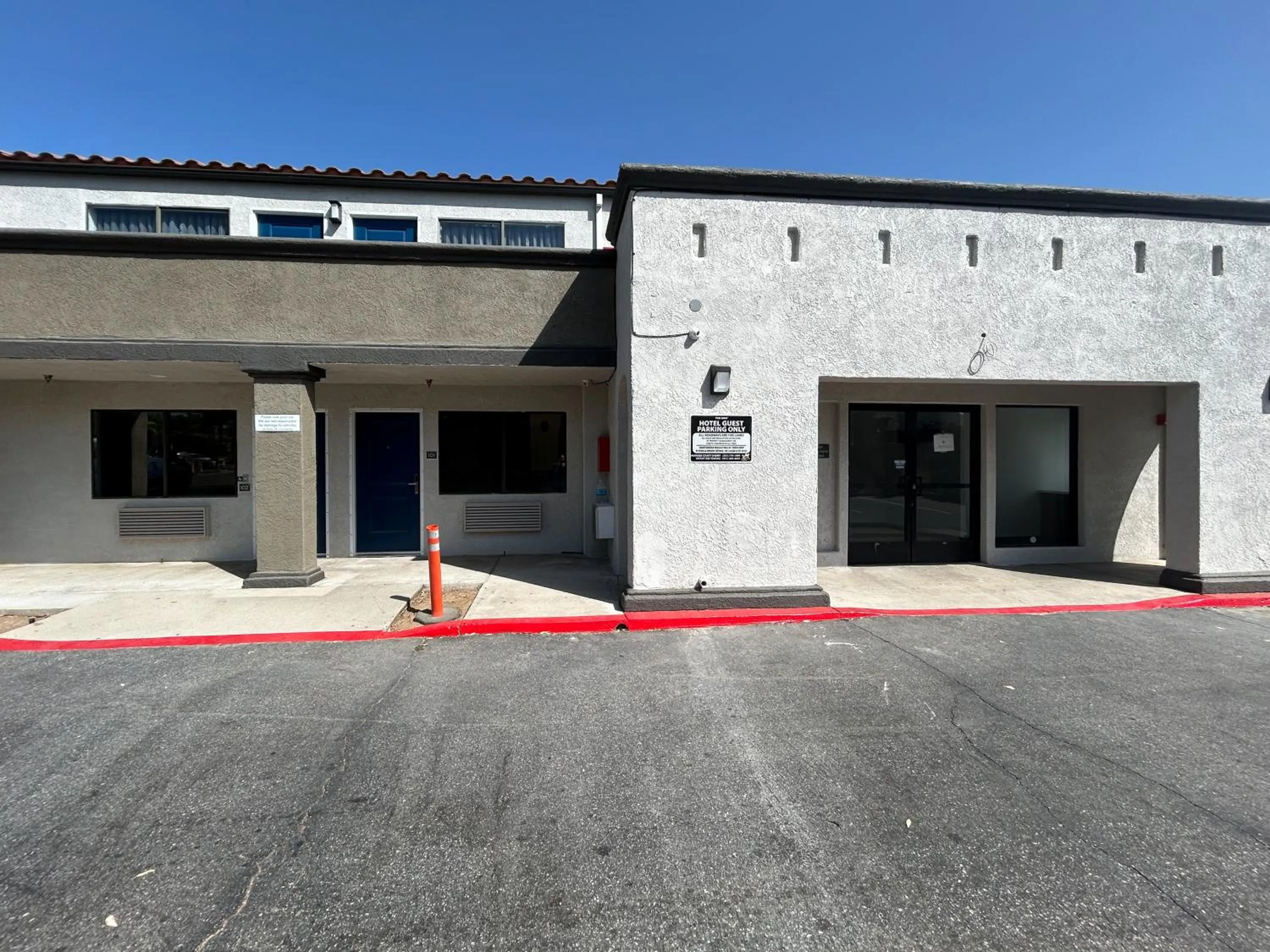 Property building in Motel 6 Lake Elsinore, CA