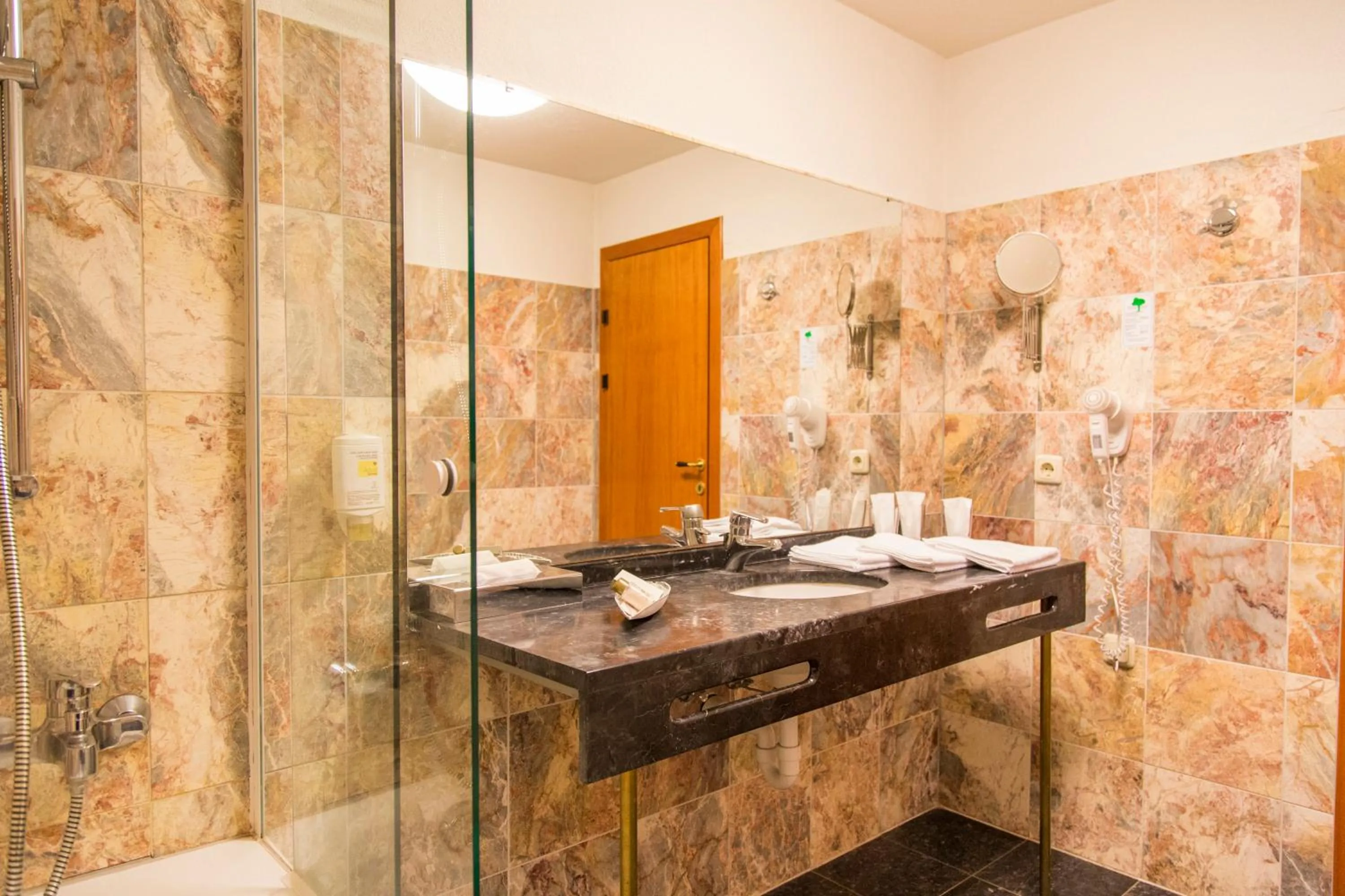 Bathroom in Parkhotel Altenburg