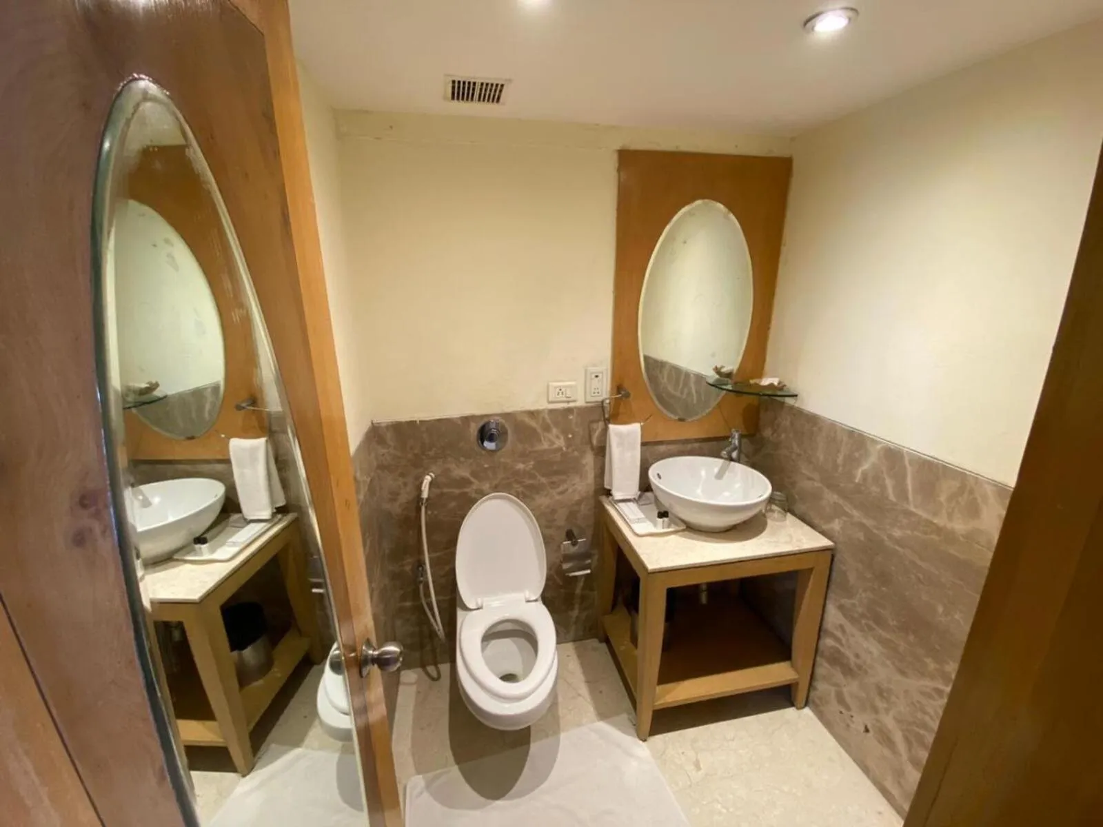 Bathroom in Katriya Hotel and Tower