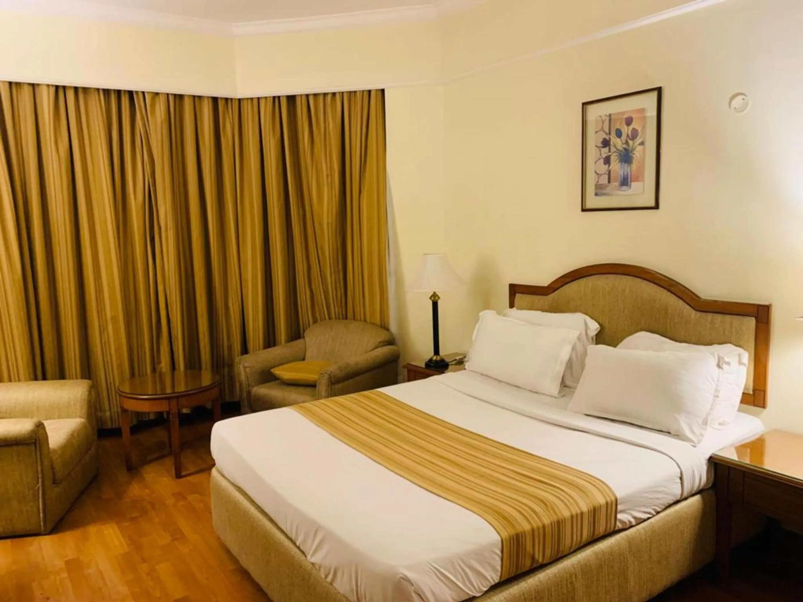 Bedroom, Bed in Katriya Hotel and Tower