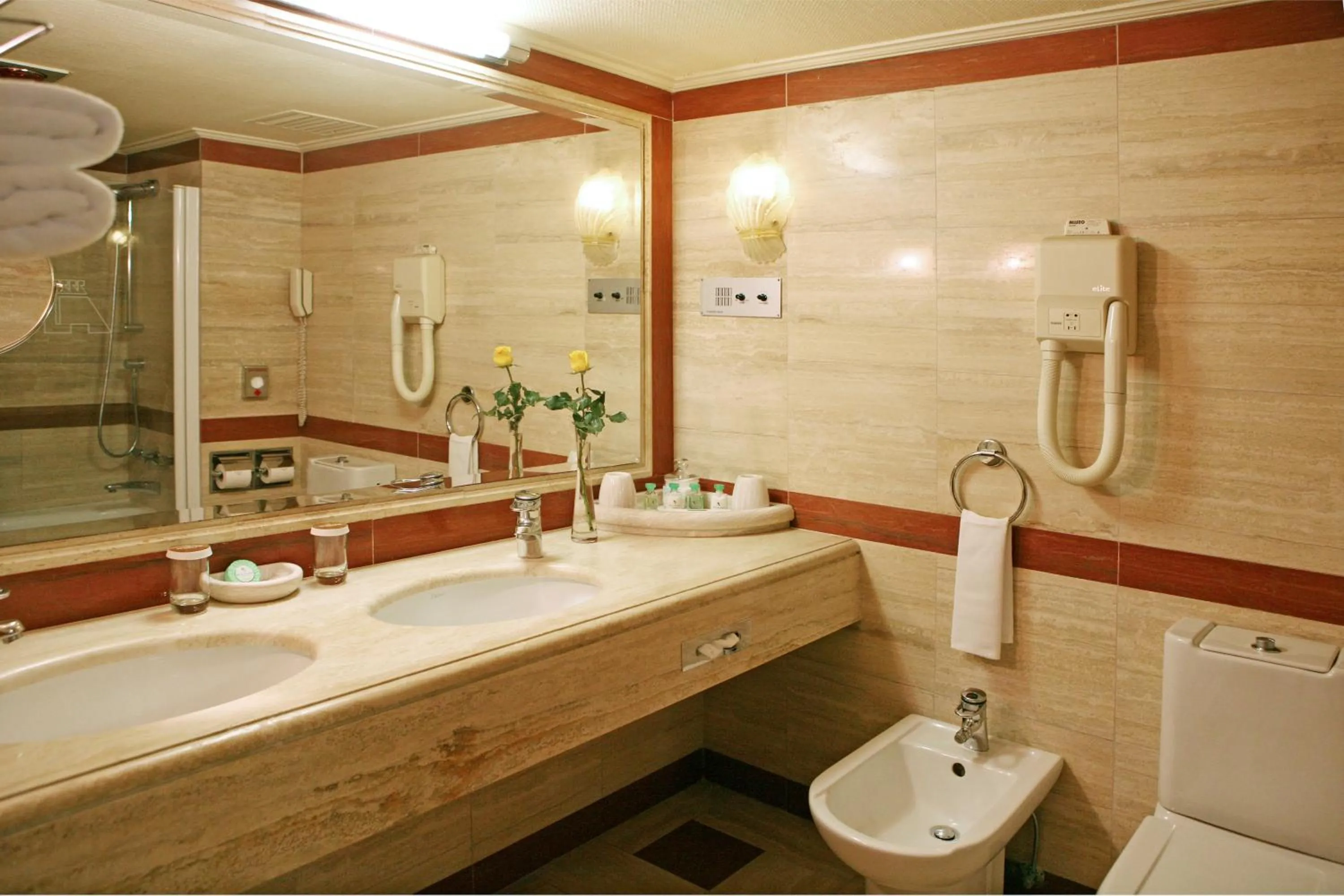 Toilet in Katriya Hotel and Tower