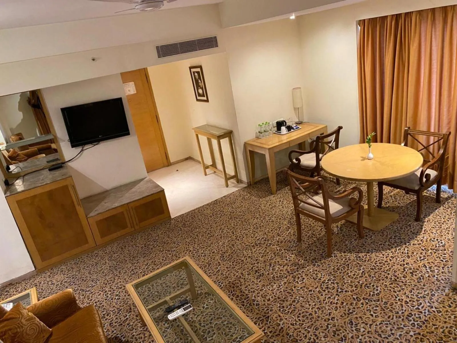 Living room in Katriya Hotel and Tower