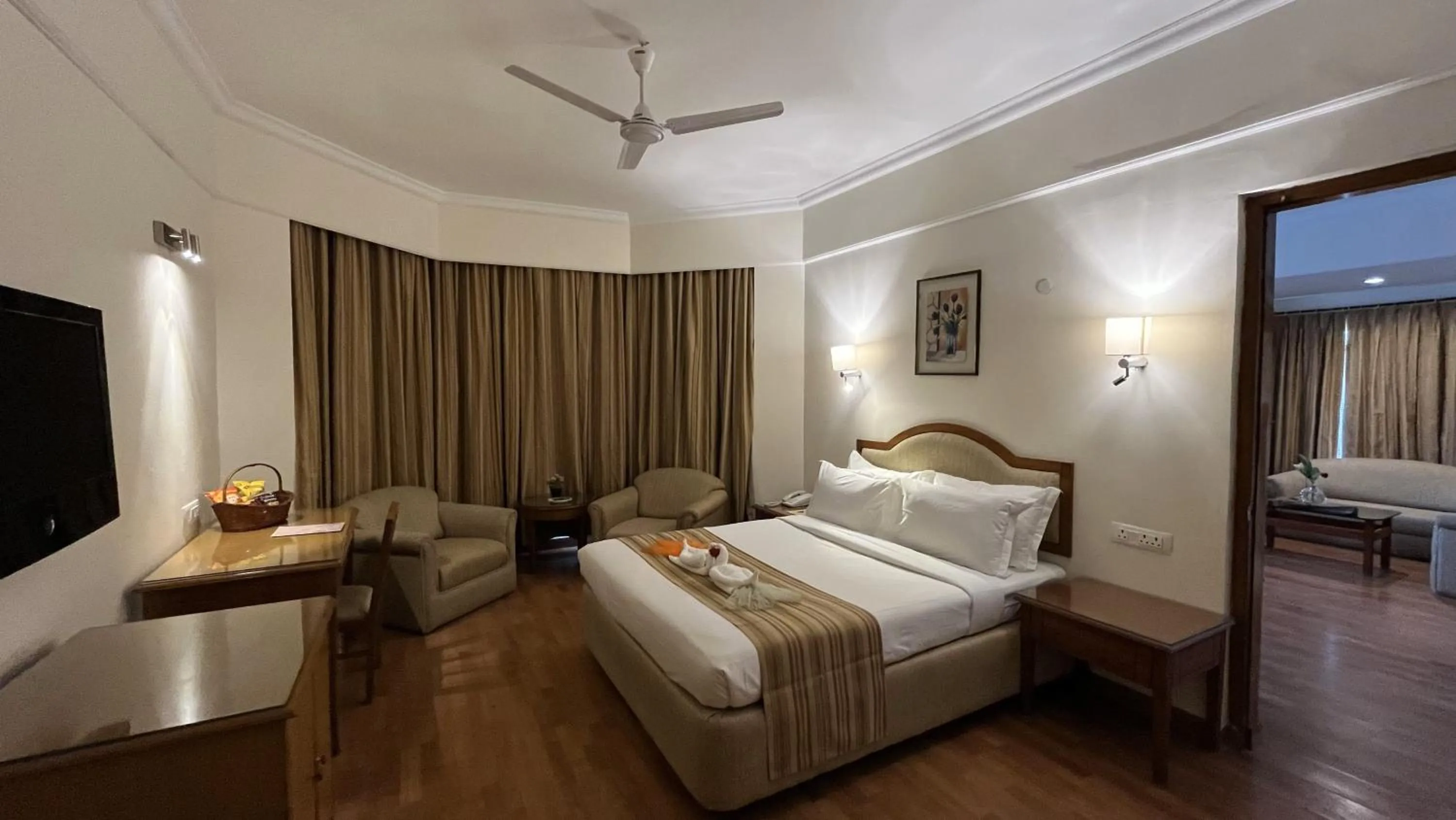 Bed in Katriya Hotel and Tower